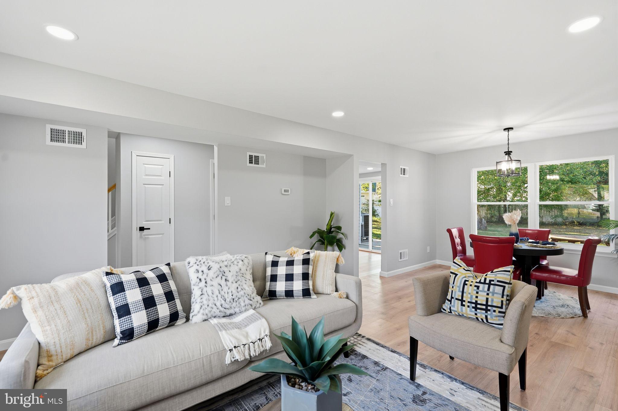 307 TOMPKINS LANE