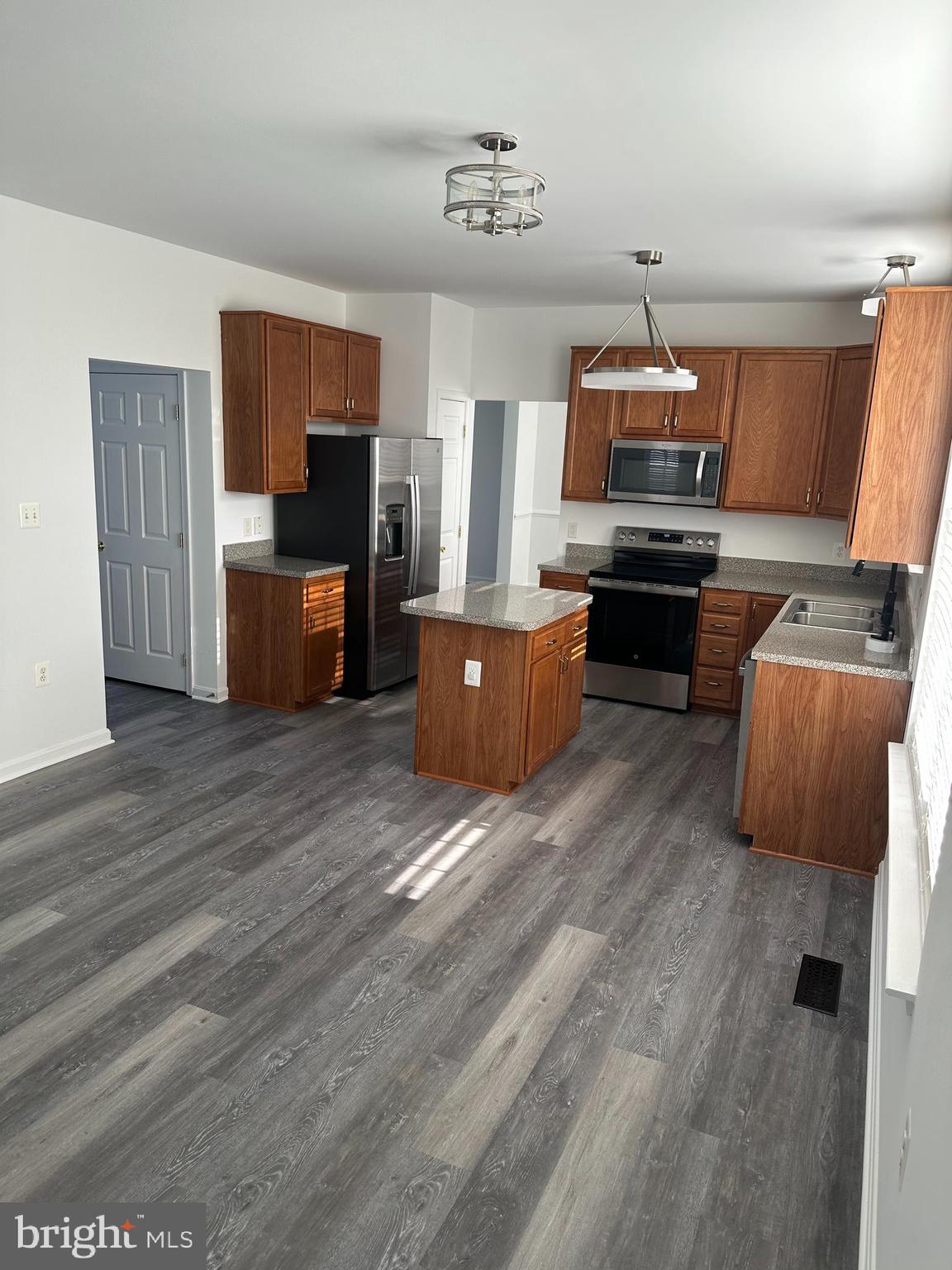 STRAWBERRY HILL EST SUB - Residential