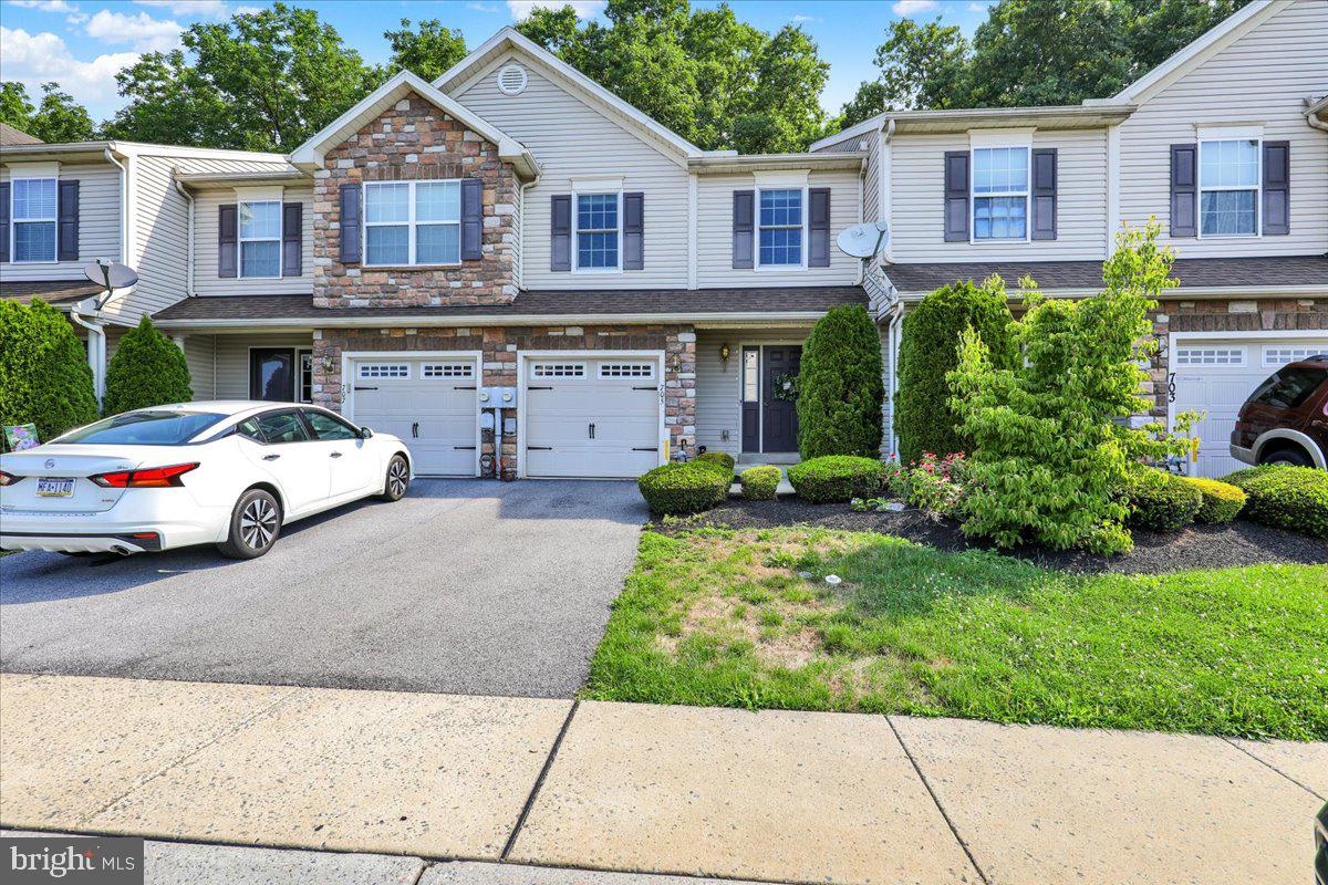 705 CARAMIST CIRCLE
