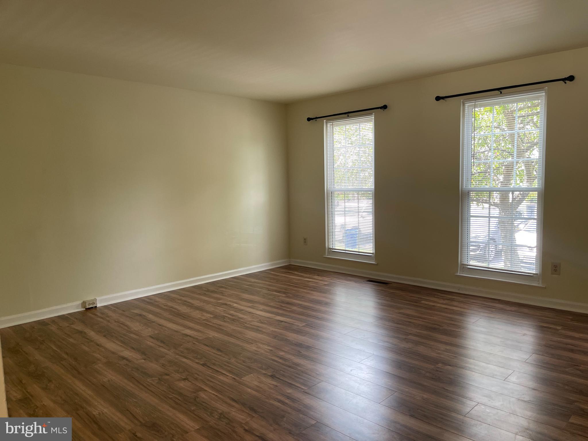 ASHBURN FARM - Residential Lease