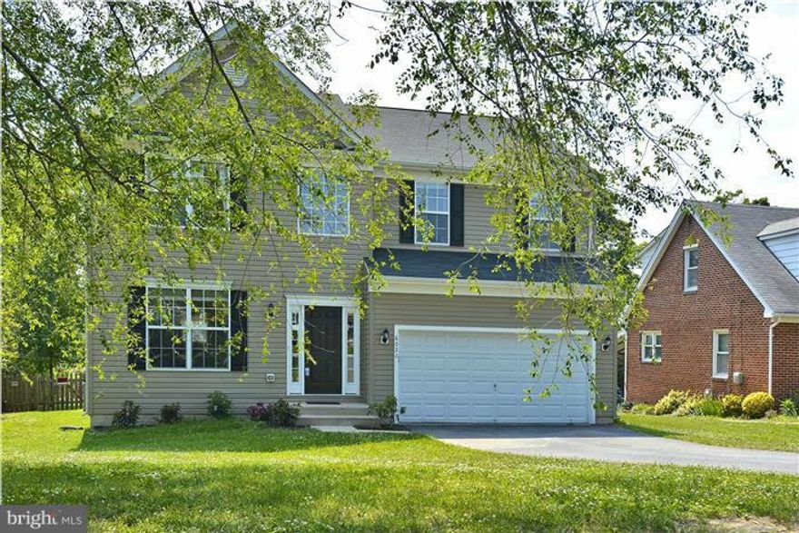 NO HOA ! Huge Bedrooms! Your buyer will be pleasantly surprised! Home theatre system with 120 inch Screen included! 3 finished levels for the growing family, 9" ceilings. Kitchen w/island, corian counters with lots of cabinet space. All Appliances convey, laundry room on bedroom level. Oversized fully fenced yard, 2 car garage, Deck.