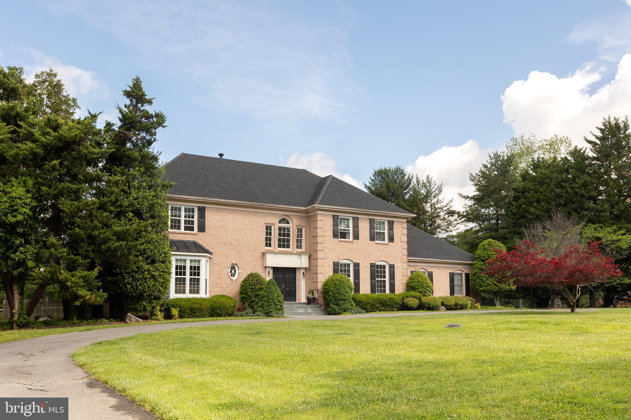 8809 SAUNDERS LANE