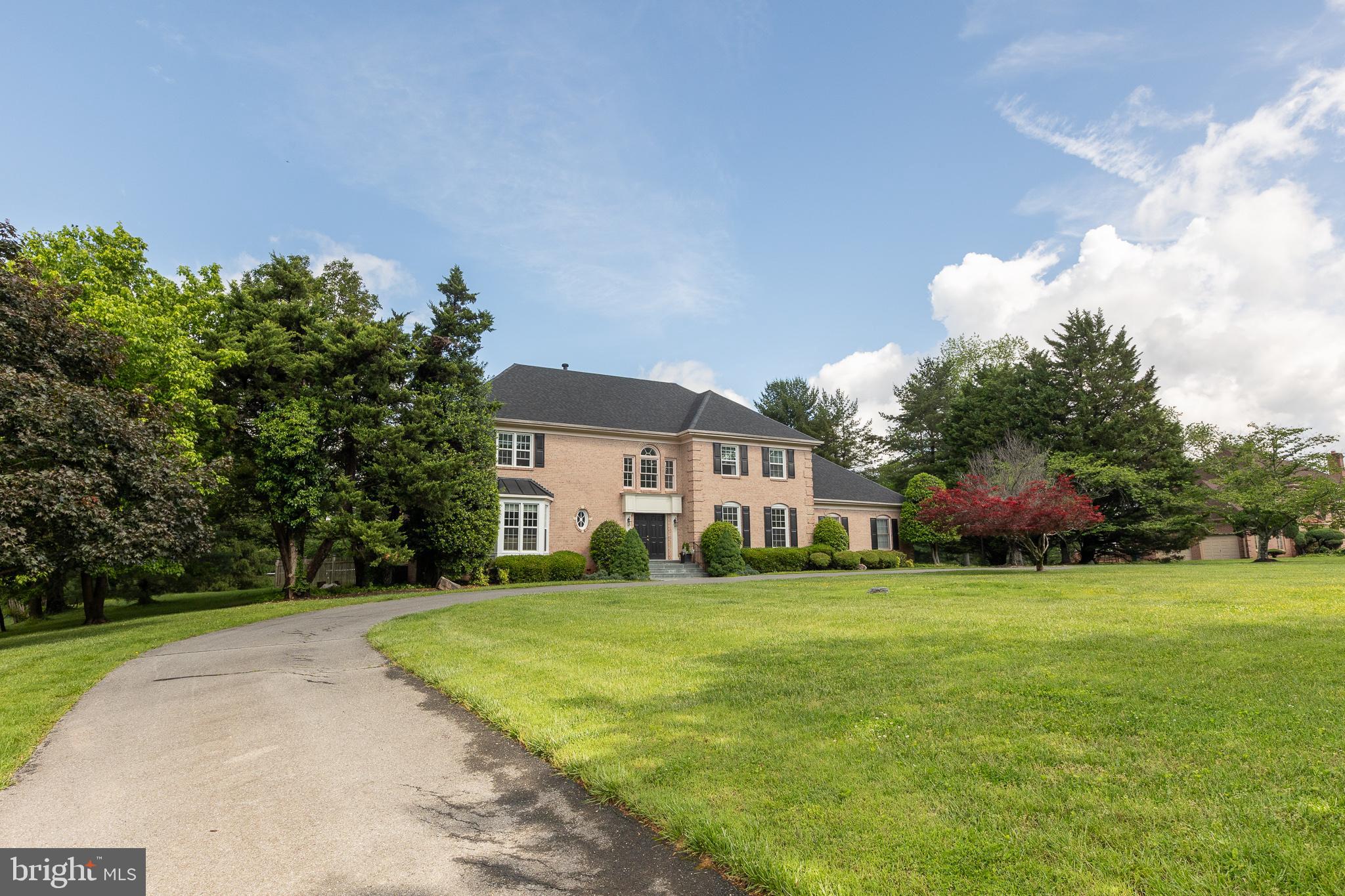 8809 SAUNDERS LANE