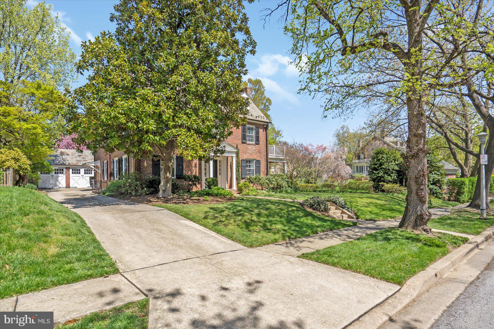 ROLAND PARK - Residential