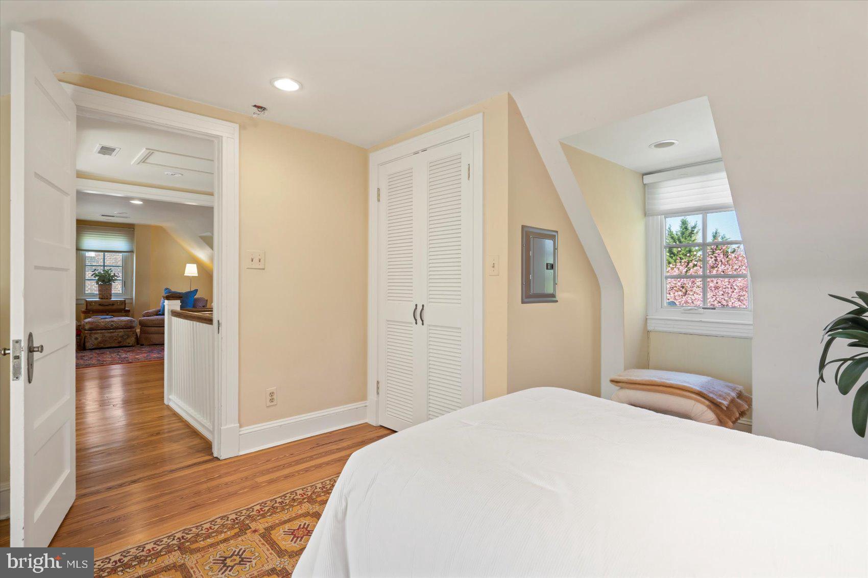 ROLAND PARK - Residential