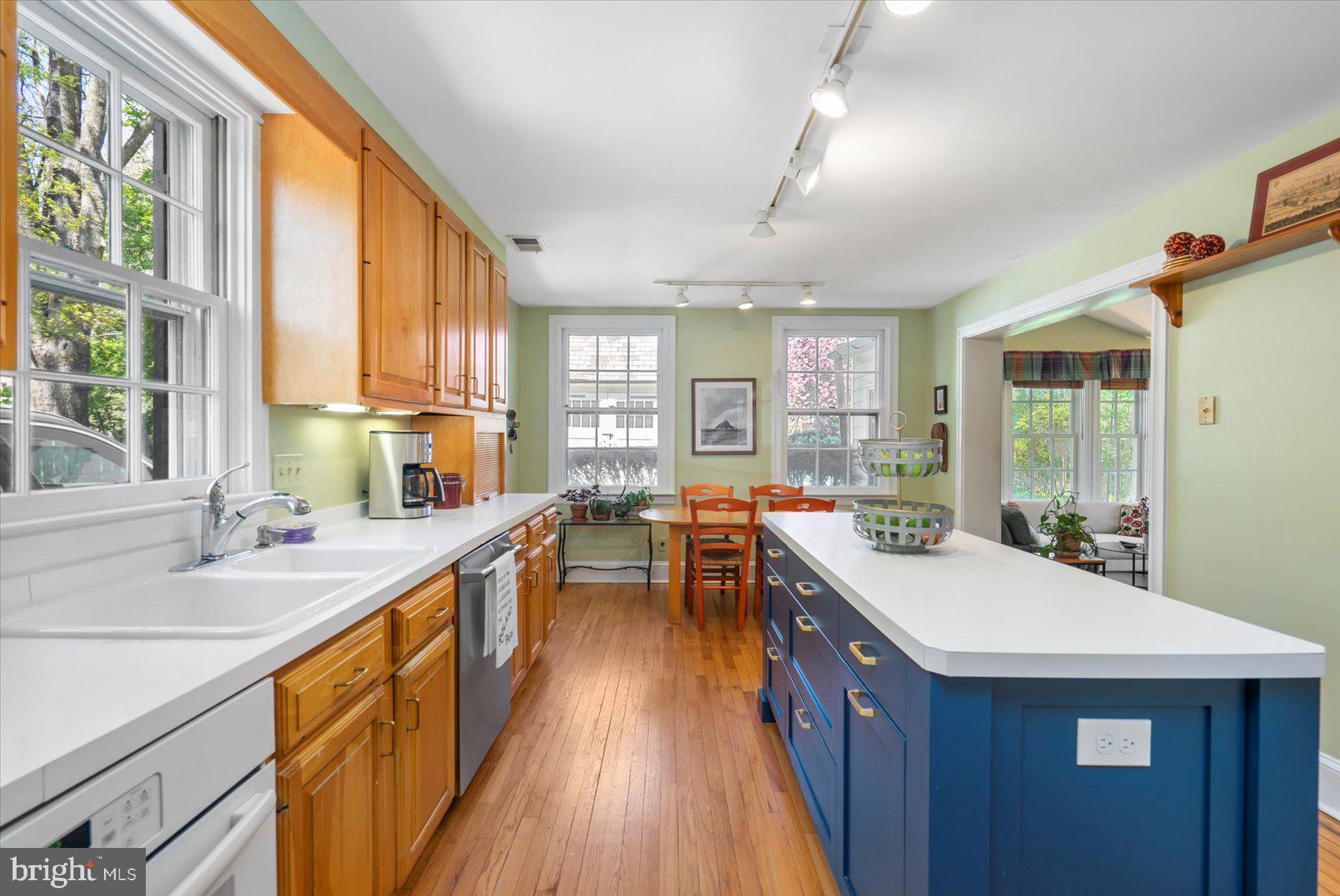 ROLAND PARK - Residential