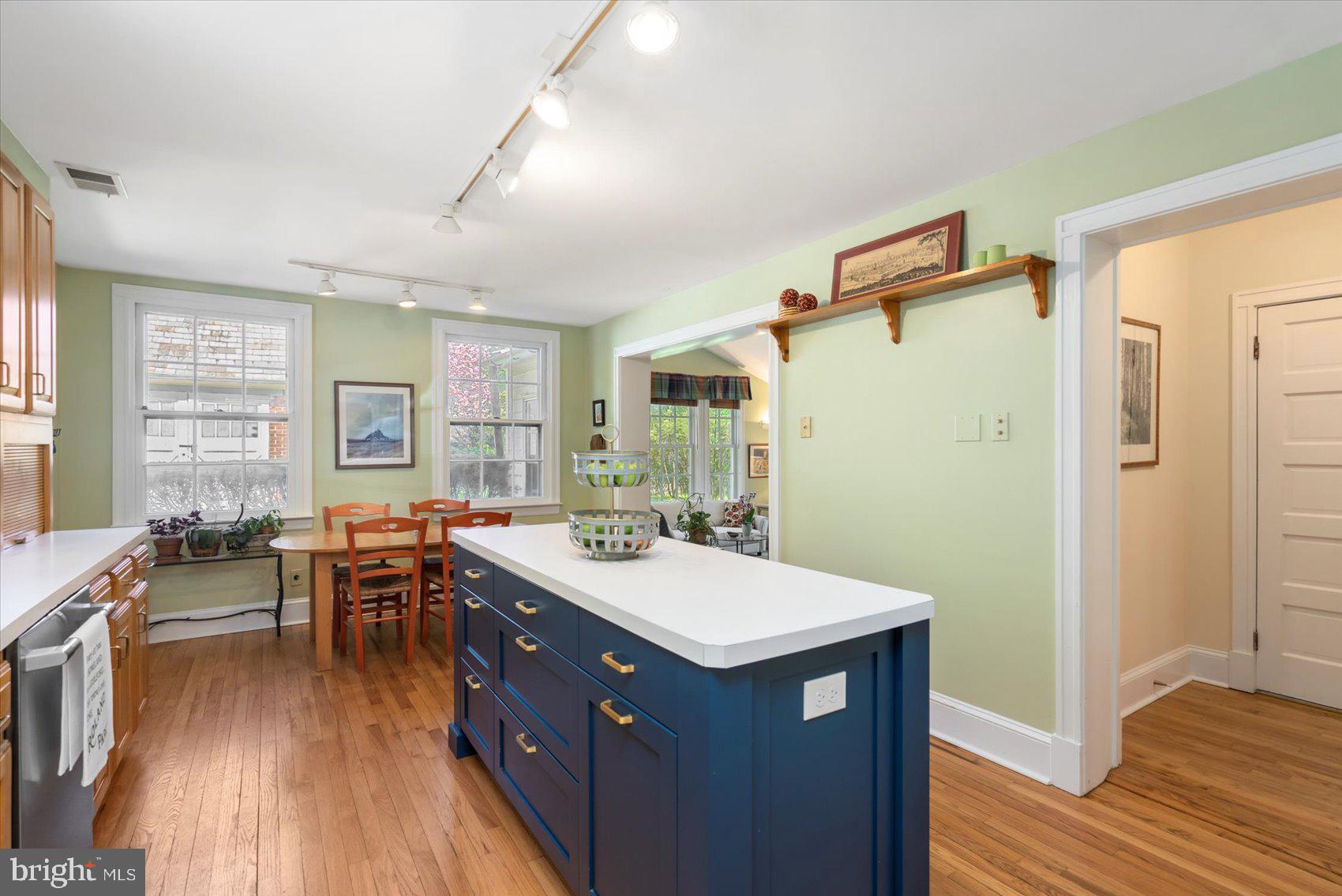 ROLAND PARK - Residential