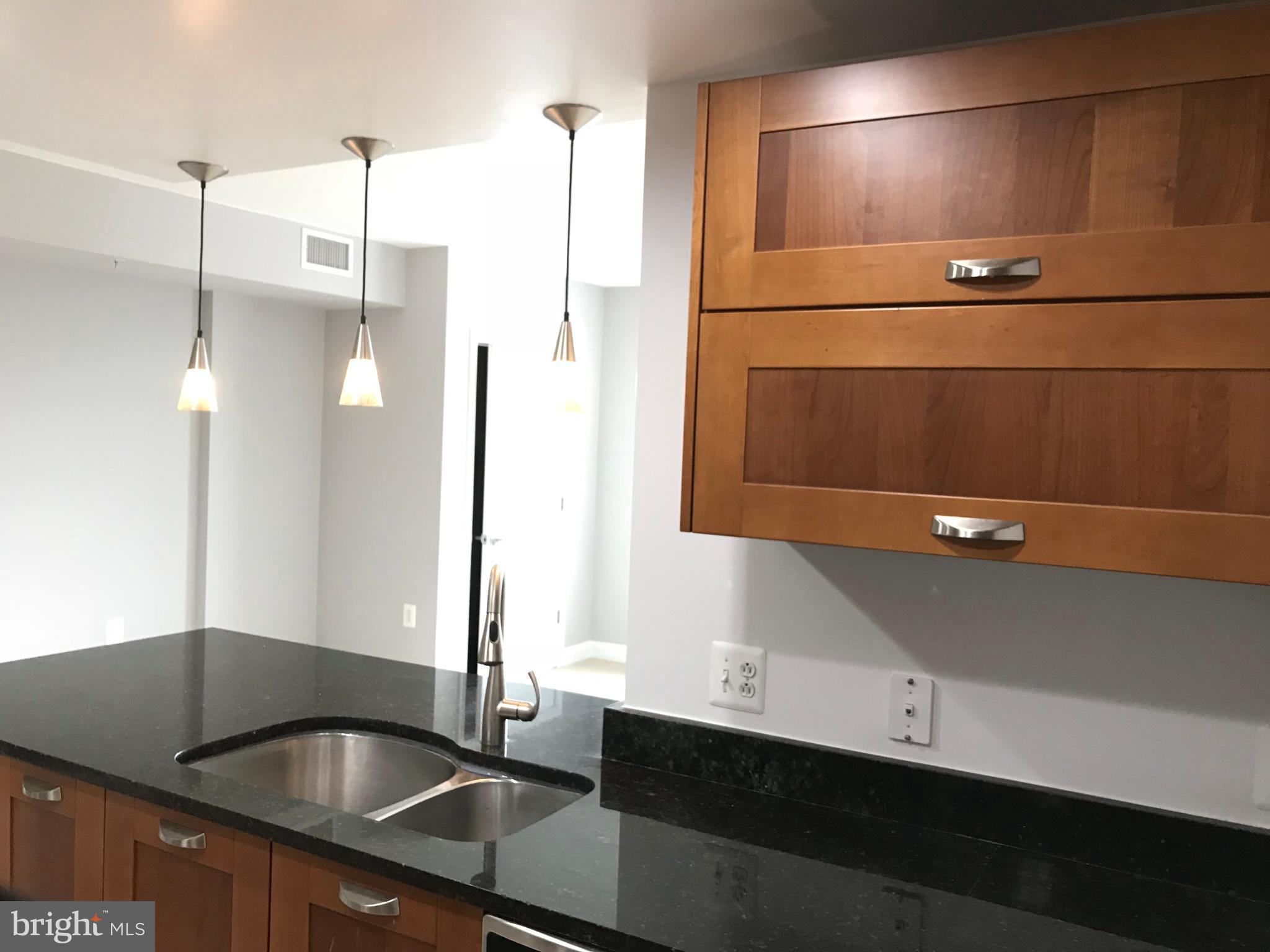 MIDTOWN ALEXANDRIA STATION CONDOMINIUM - Residential Lease