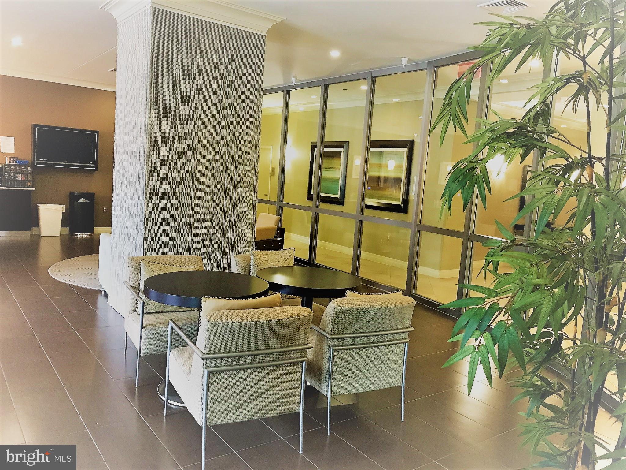 MIDTOWN ALEXANDRIA STATION CONDOMINIUM - Residential Lease