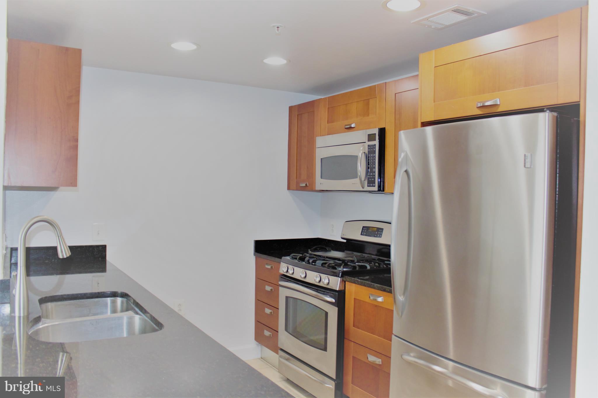 MIDTOWN ALEXANDRIA STATION CONDOMINIUM - Residential Lease