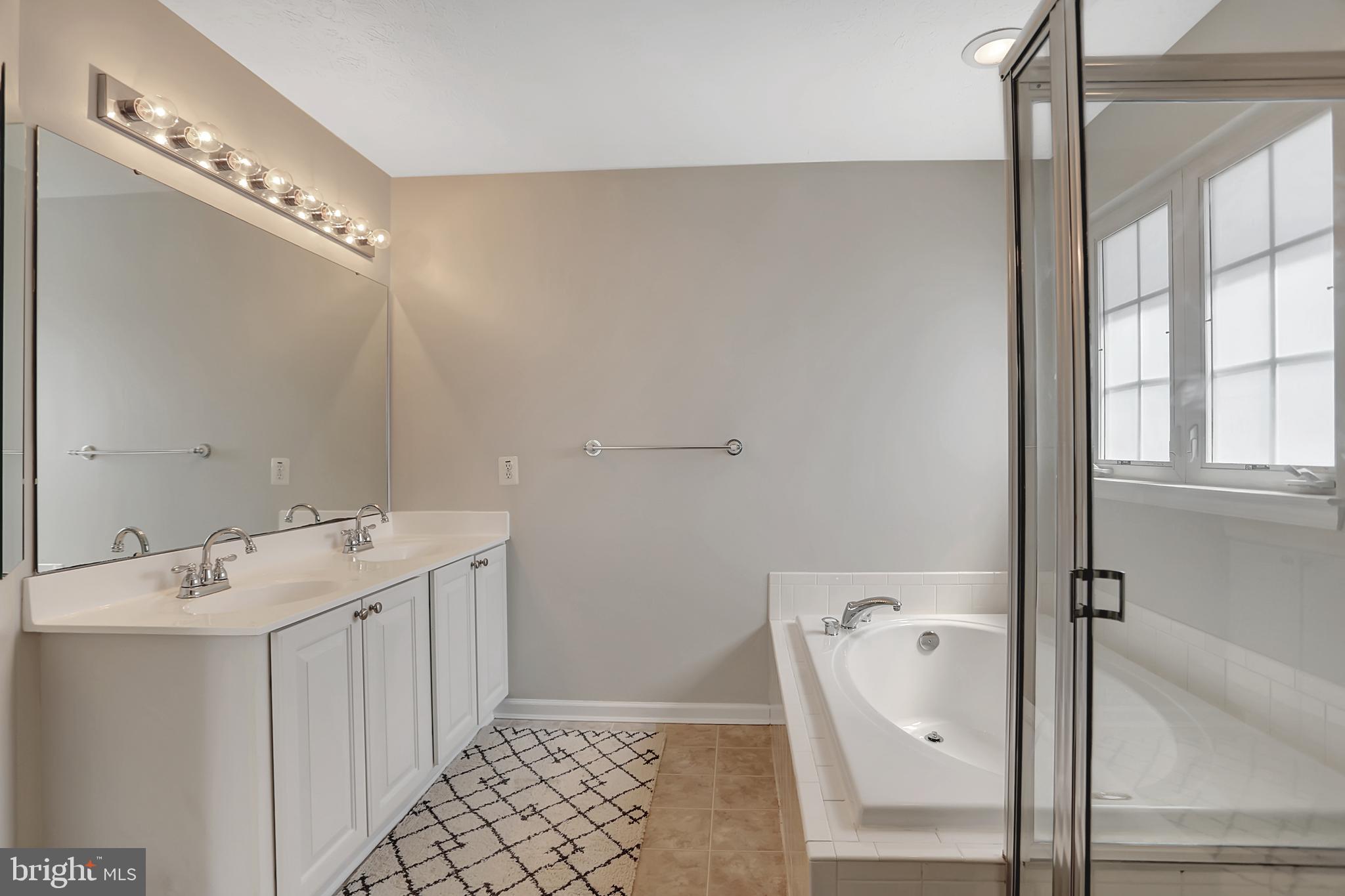 CONSTANT FRIENDSHIP - Residential