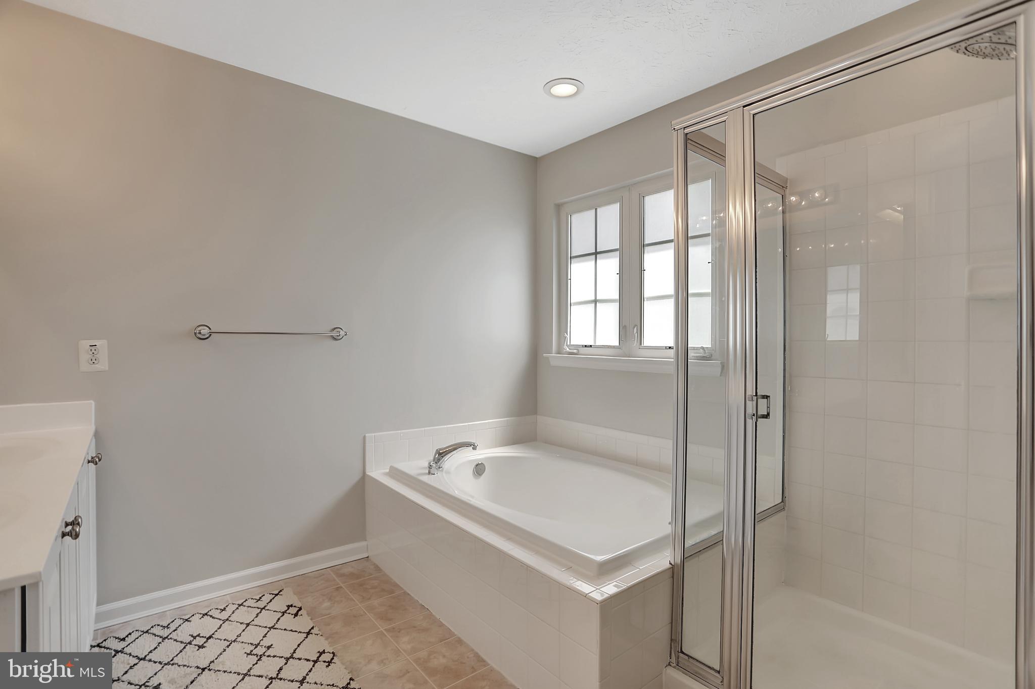 CONSTANT FRIENDSHIP - Residential