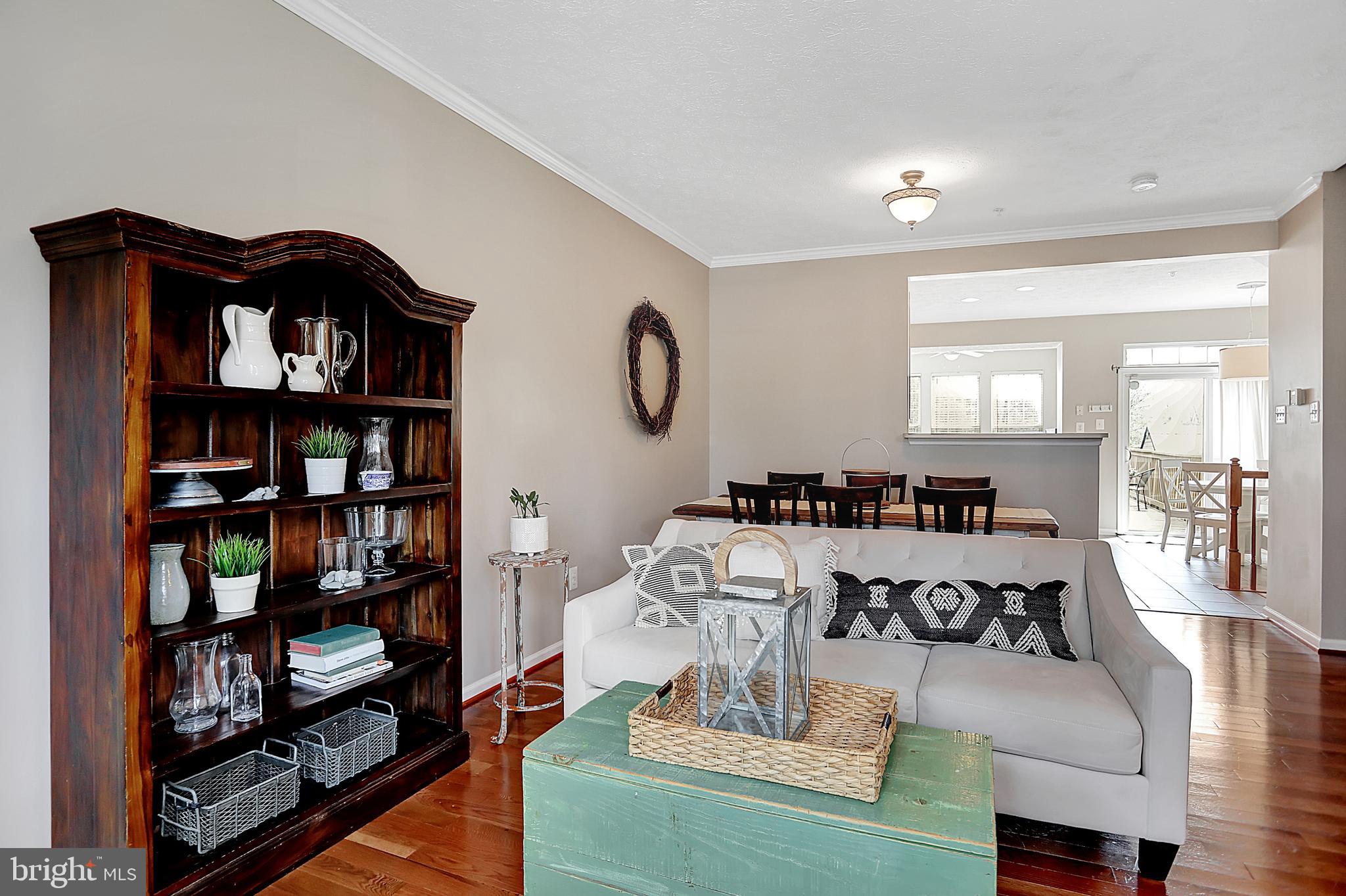 CONSTANT FRIENDSHIP - Residential