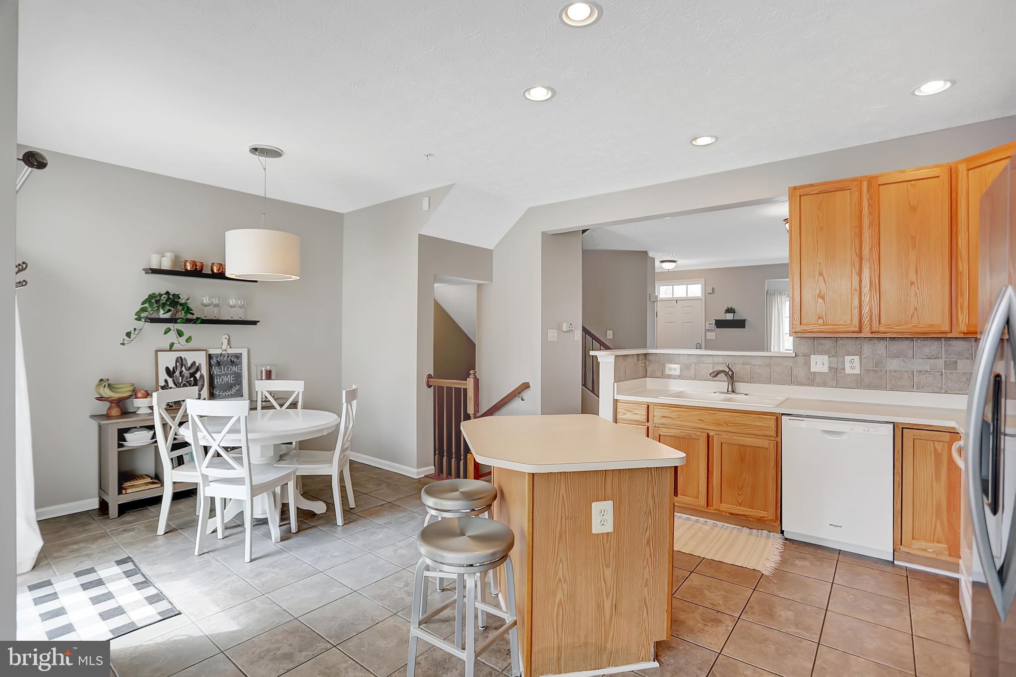 CONSTANT FRIENDSHIP - Residential