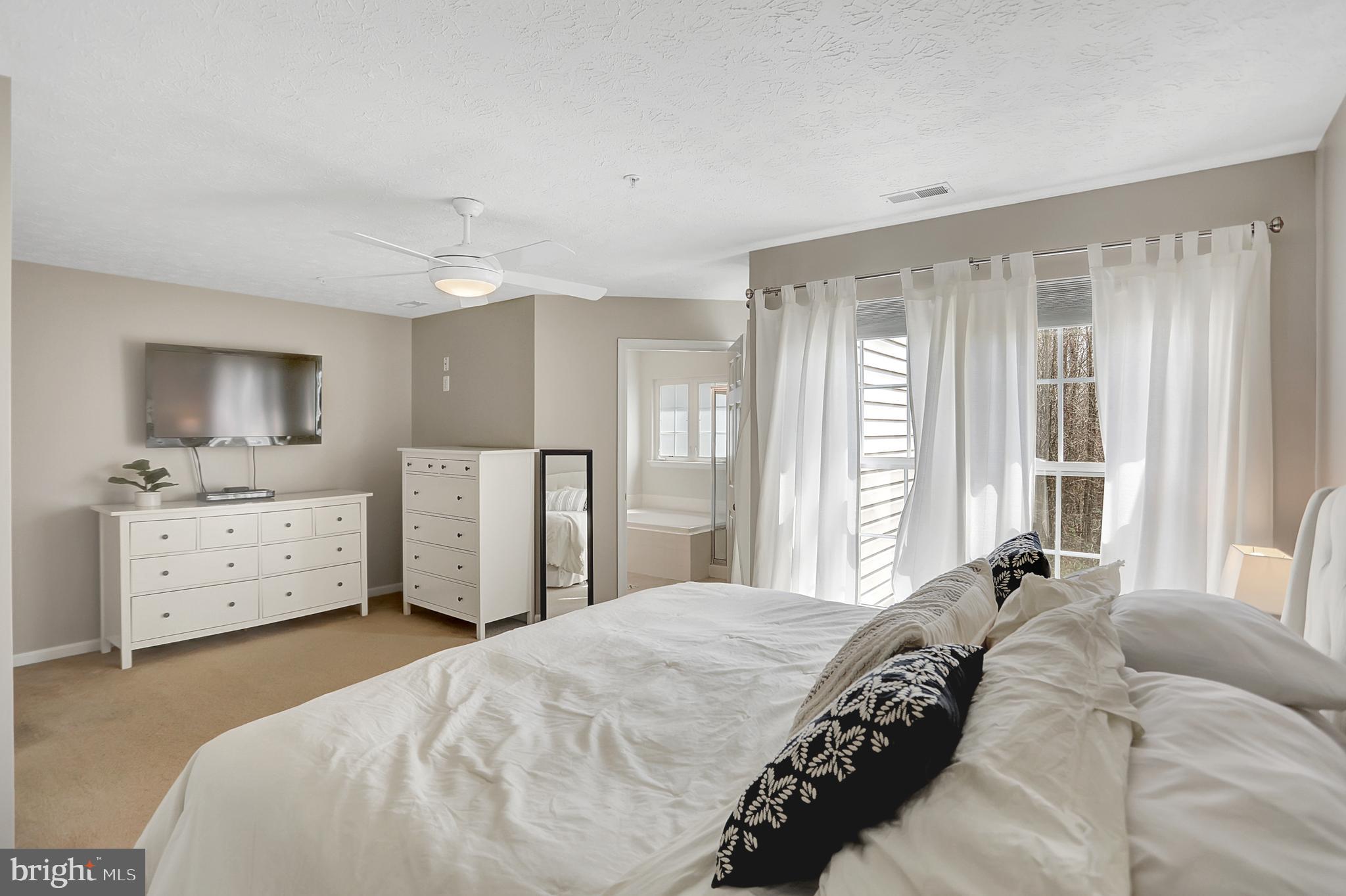 CONSTANT FRIENDSHIP - Residential