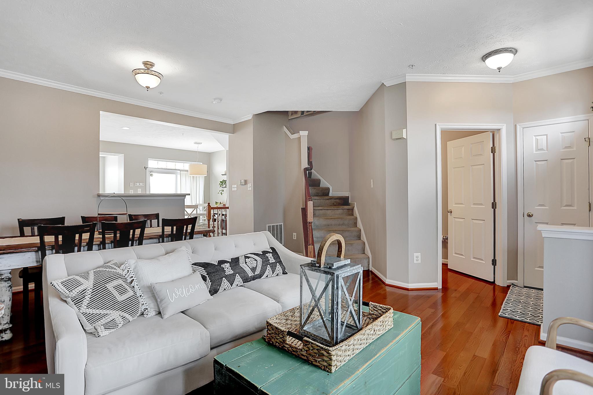 CONSTANT FRIENDSHIP - Residential