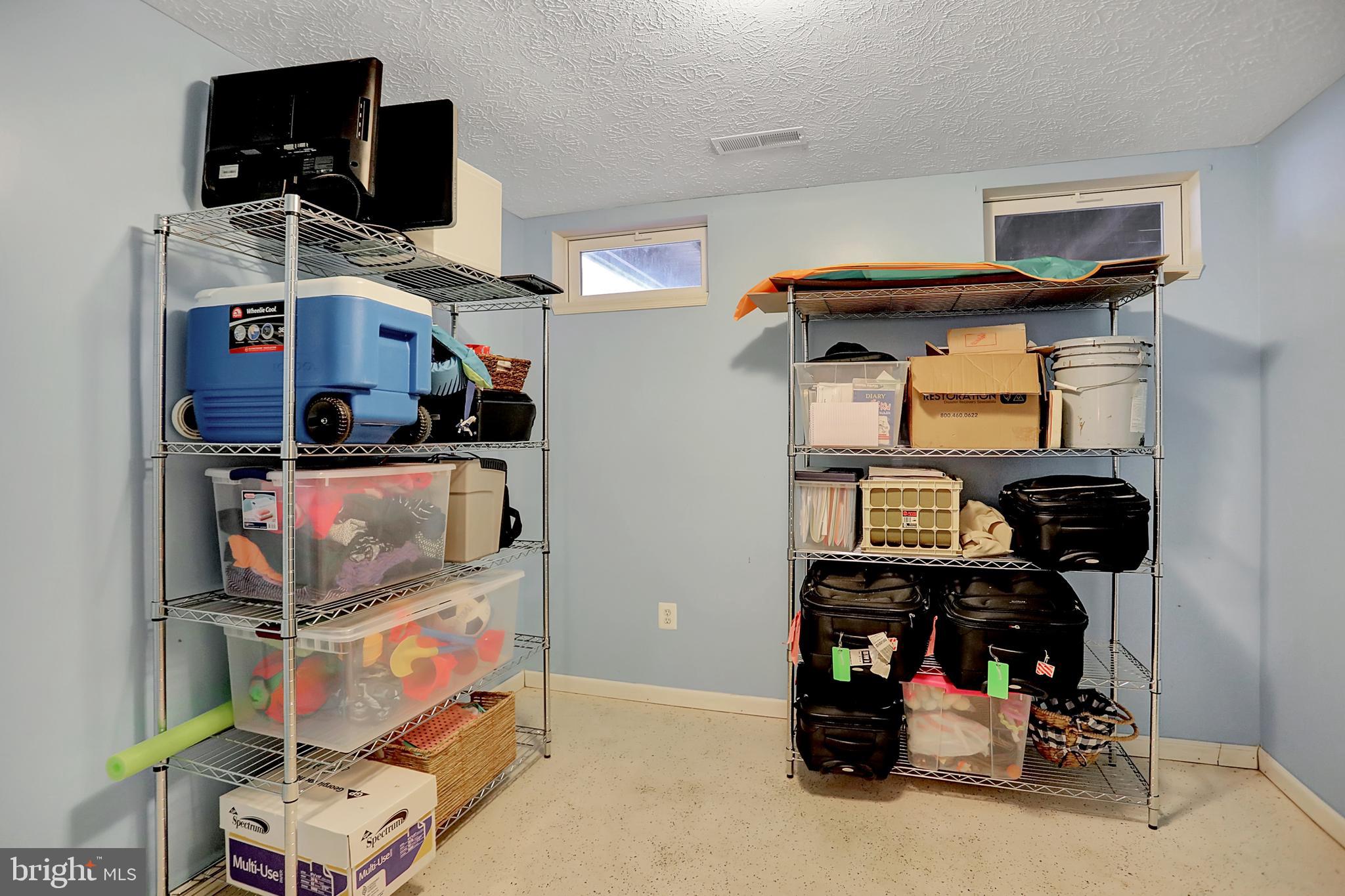 CONSTANT FRIENDSHIP - Residential