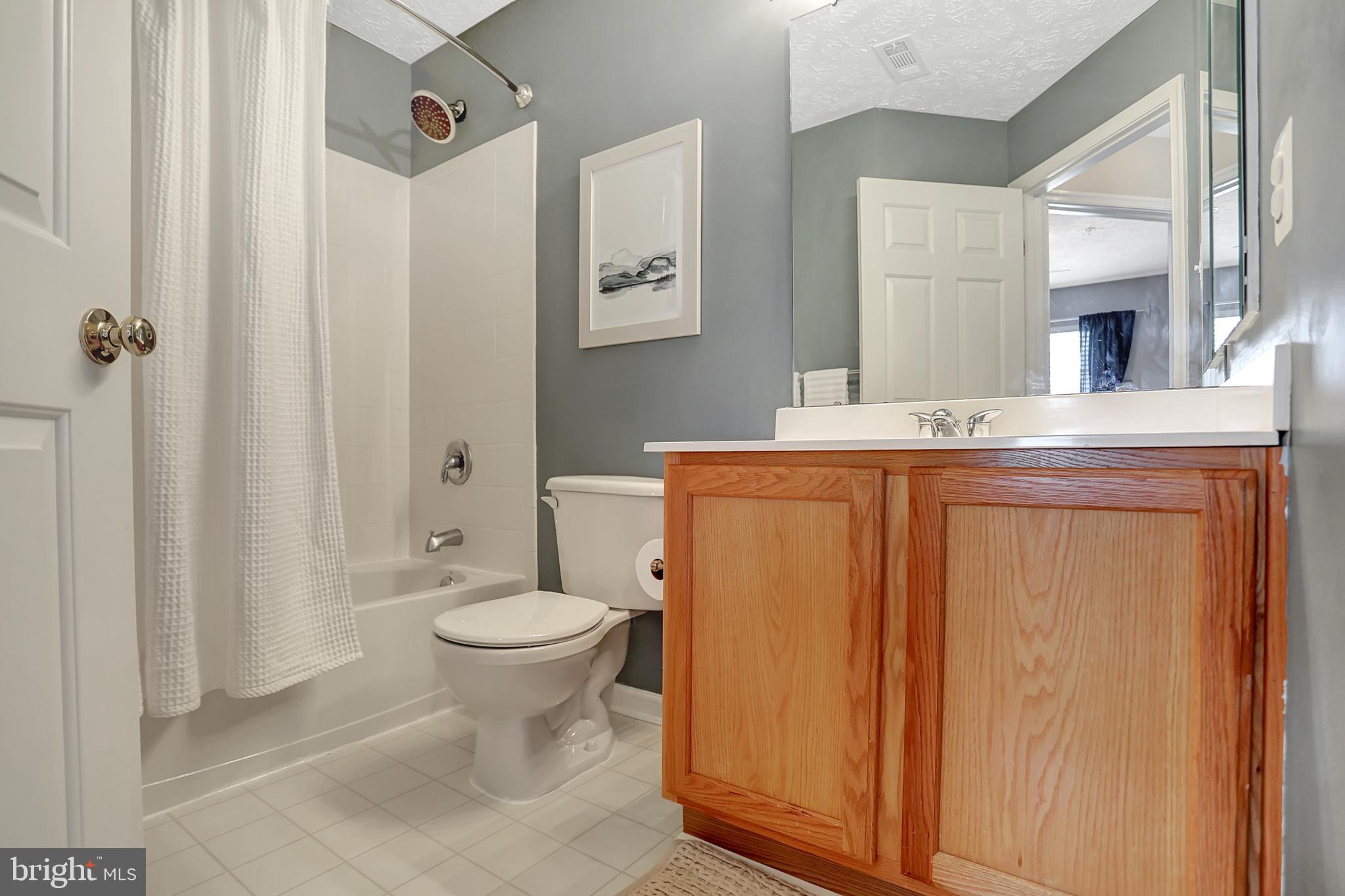 CONSTANT FRIENDSHIP - Residential