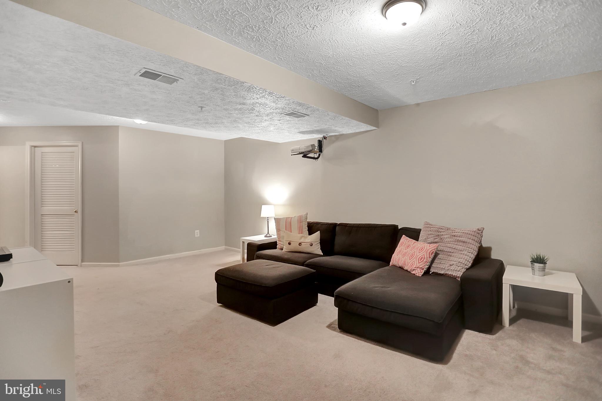 CONSTANT FRIENDSHIP - Residential