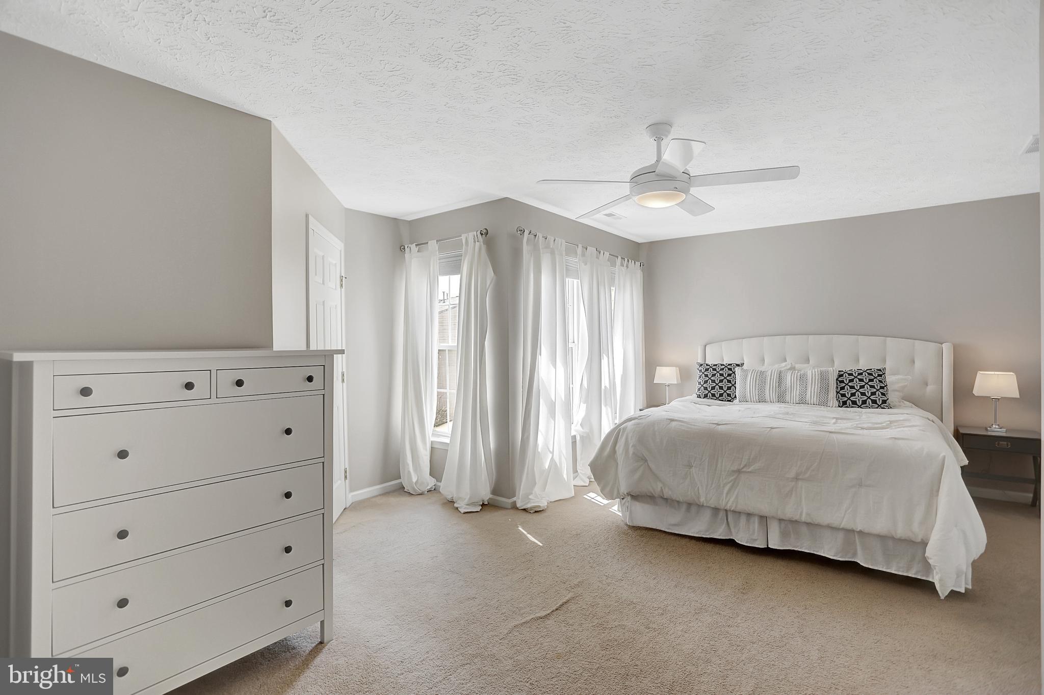 CONSTANT FRIENDSHIP - Residential