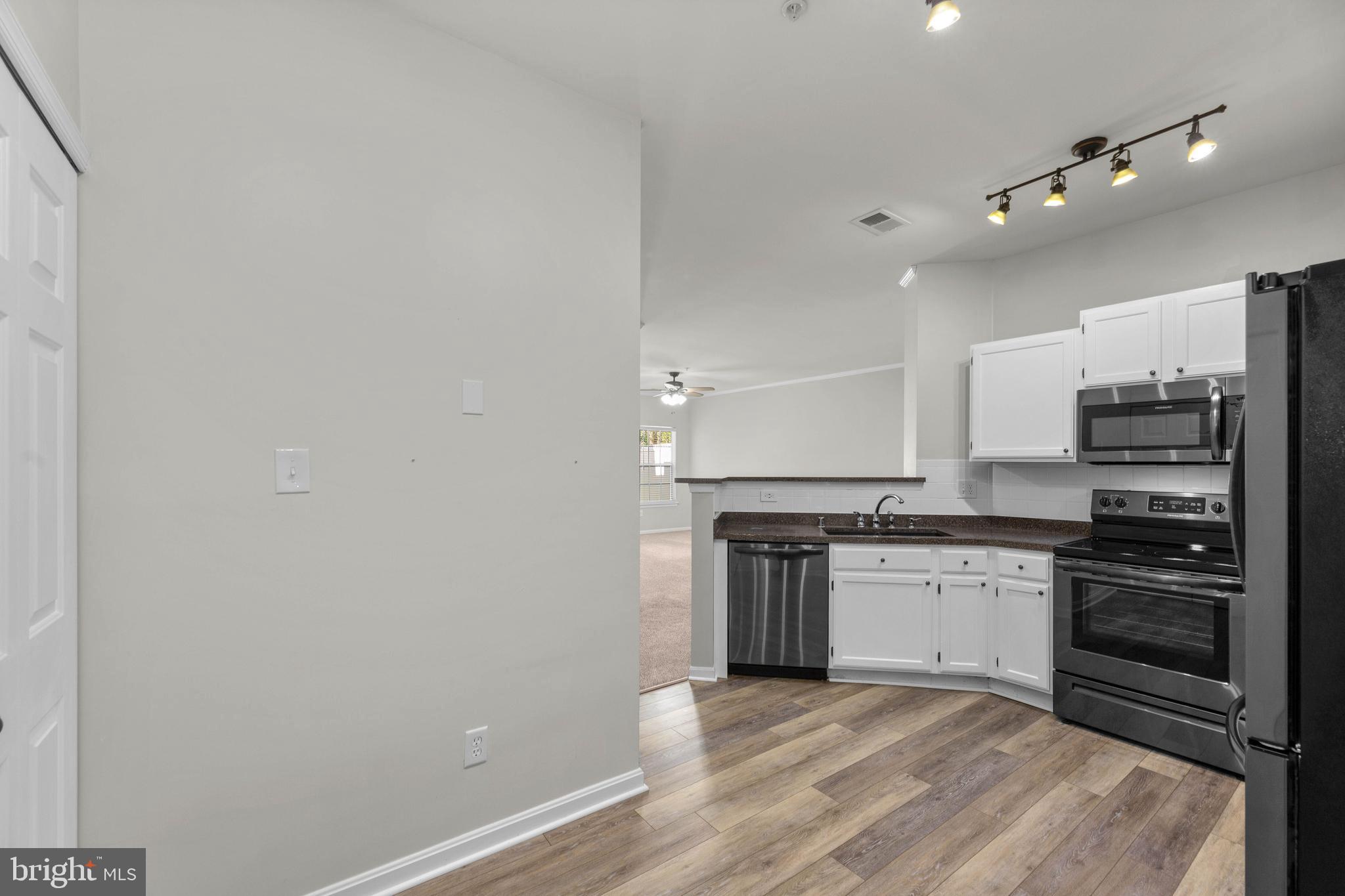 CEDAR GROVE AT CROFTON - Residential