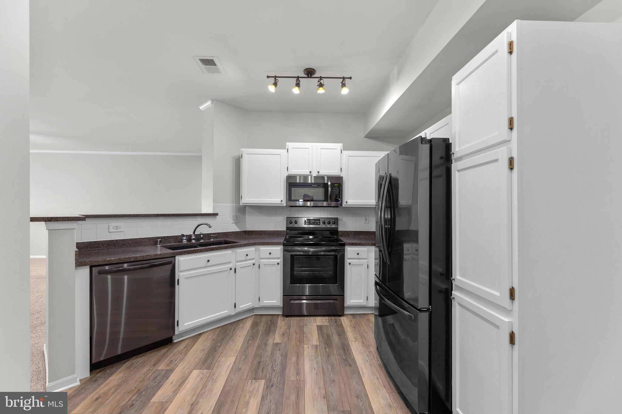 CEDAR GROVE AT CROFTON - Residential