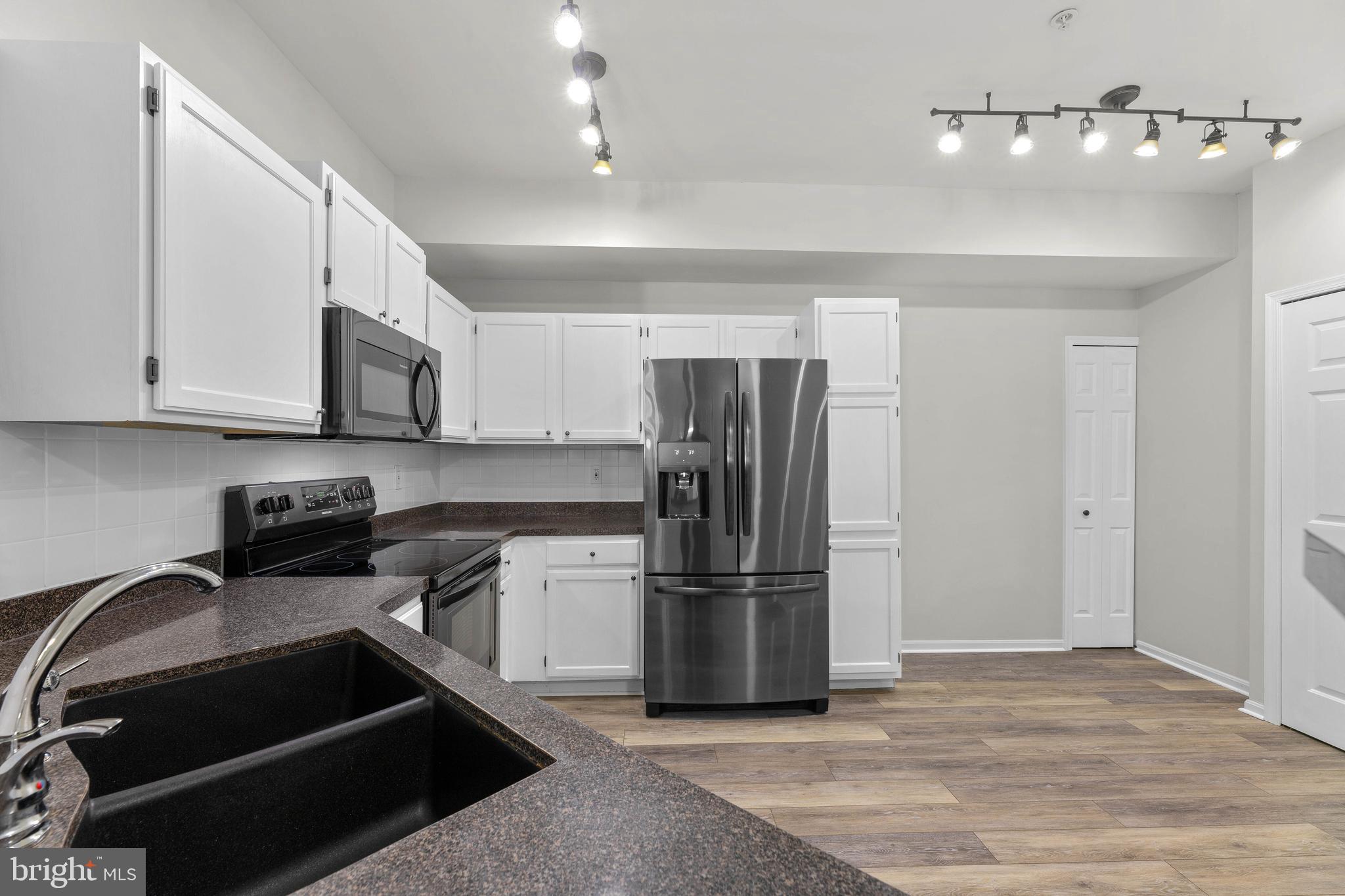 CEDAR GROVE AT CROFTON - Residential