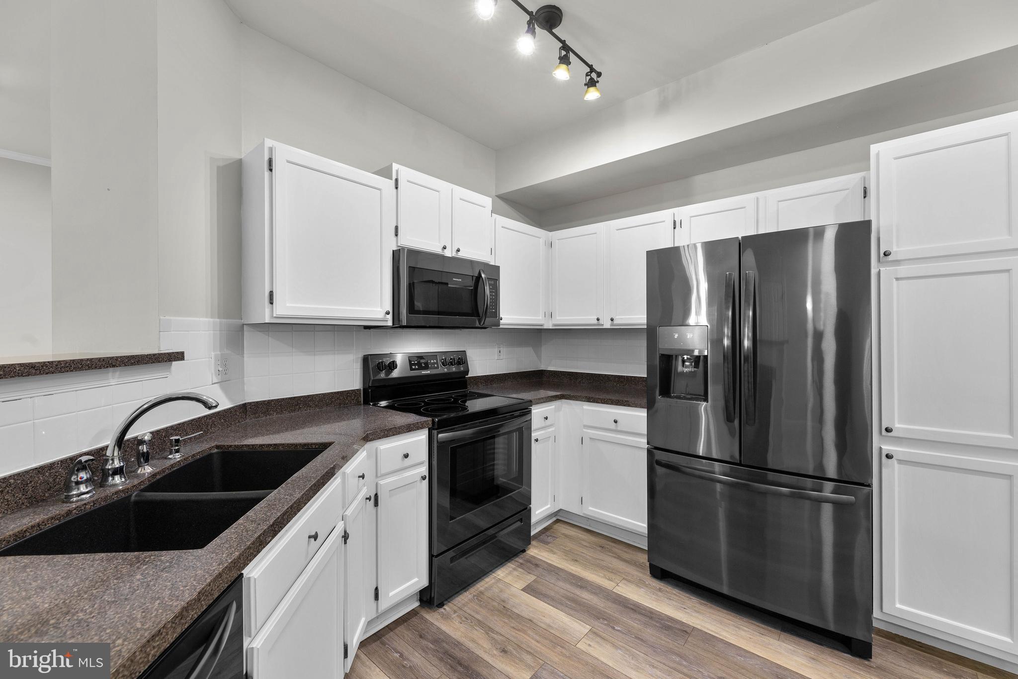 CEDAR GROVE AT CROFTON - Residential