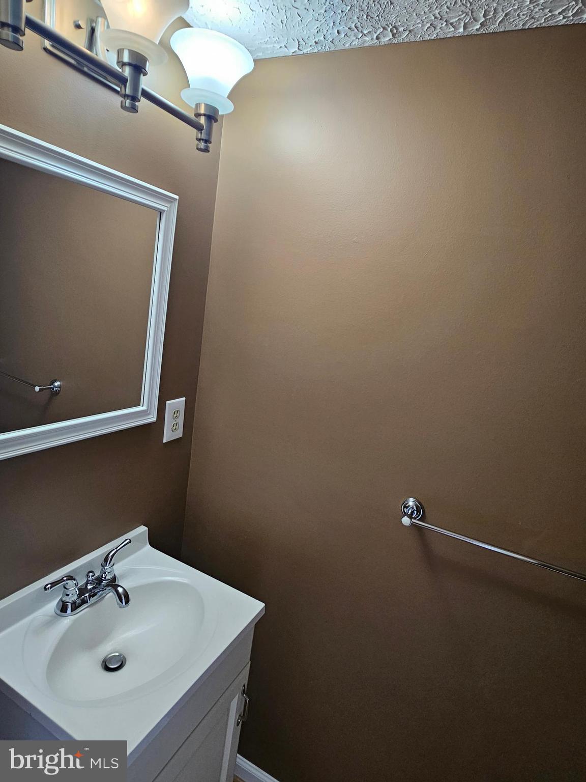 RESTON - Residential Lease