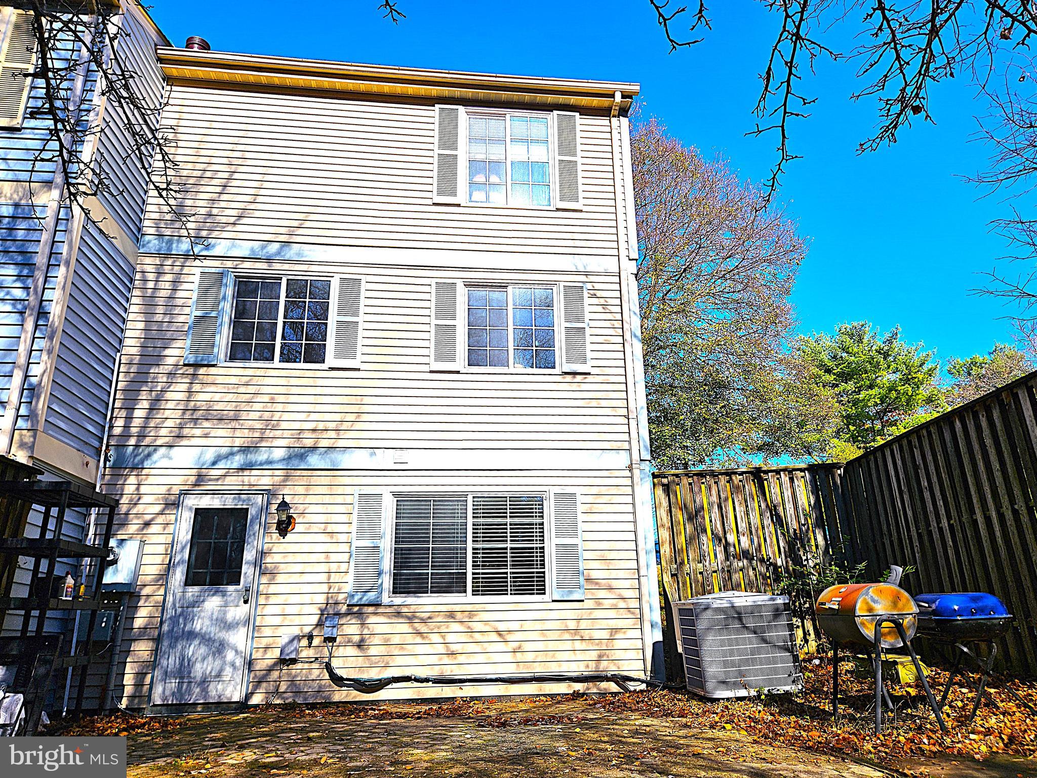 RESTON - Residential Lease