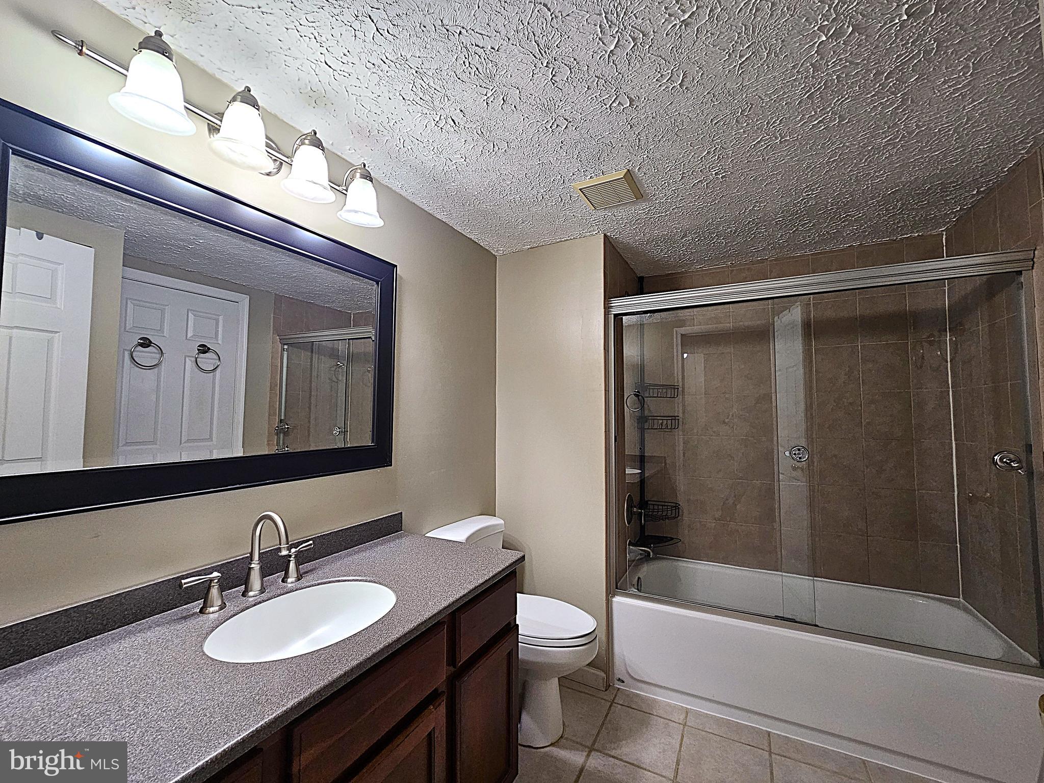 RESTON - Residential Lease