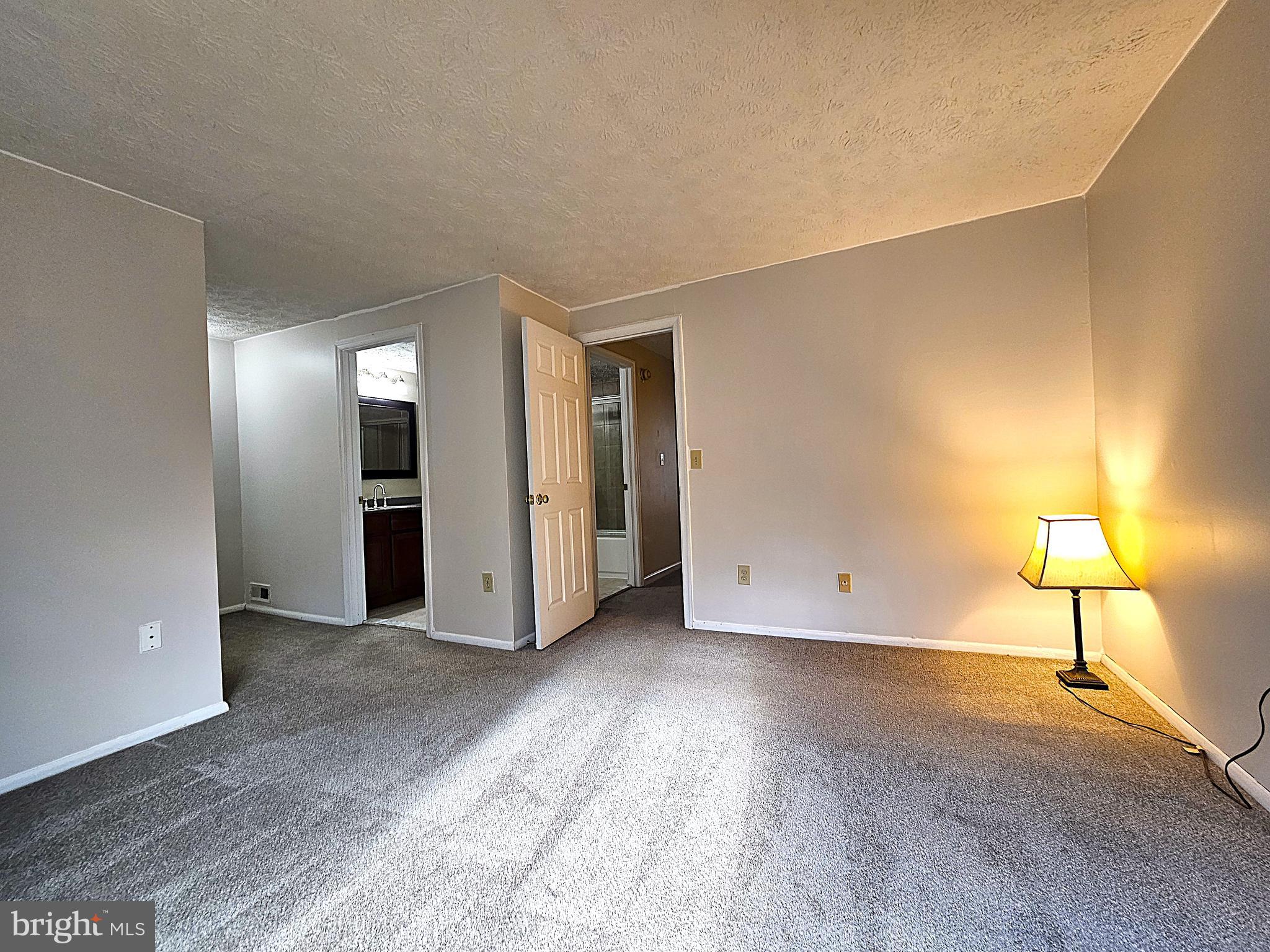 RESTON - Residential Lease