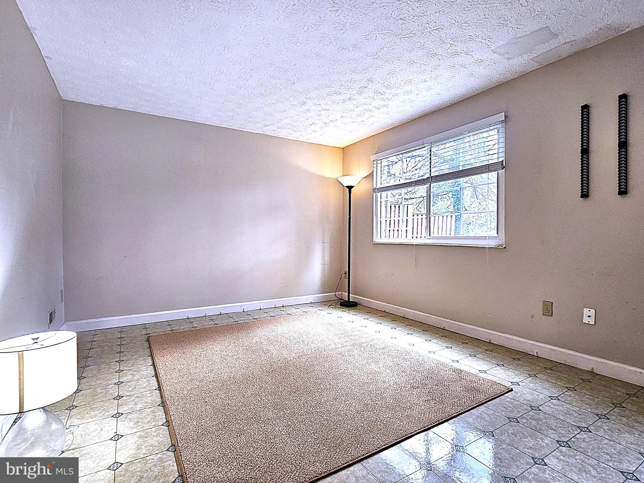 RESTON - Residential Lease