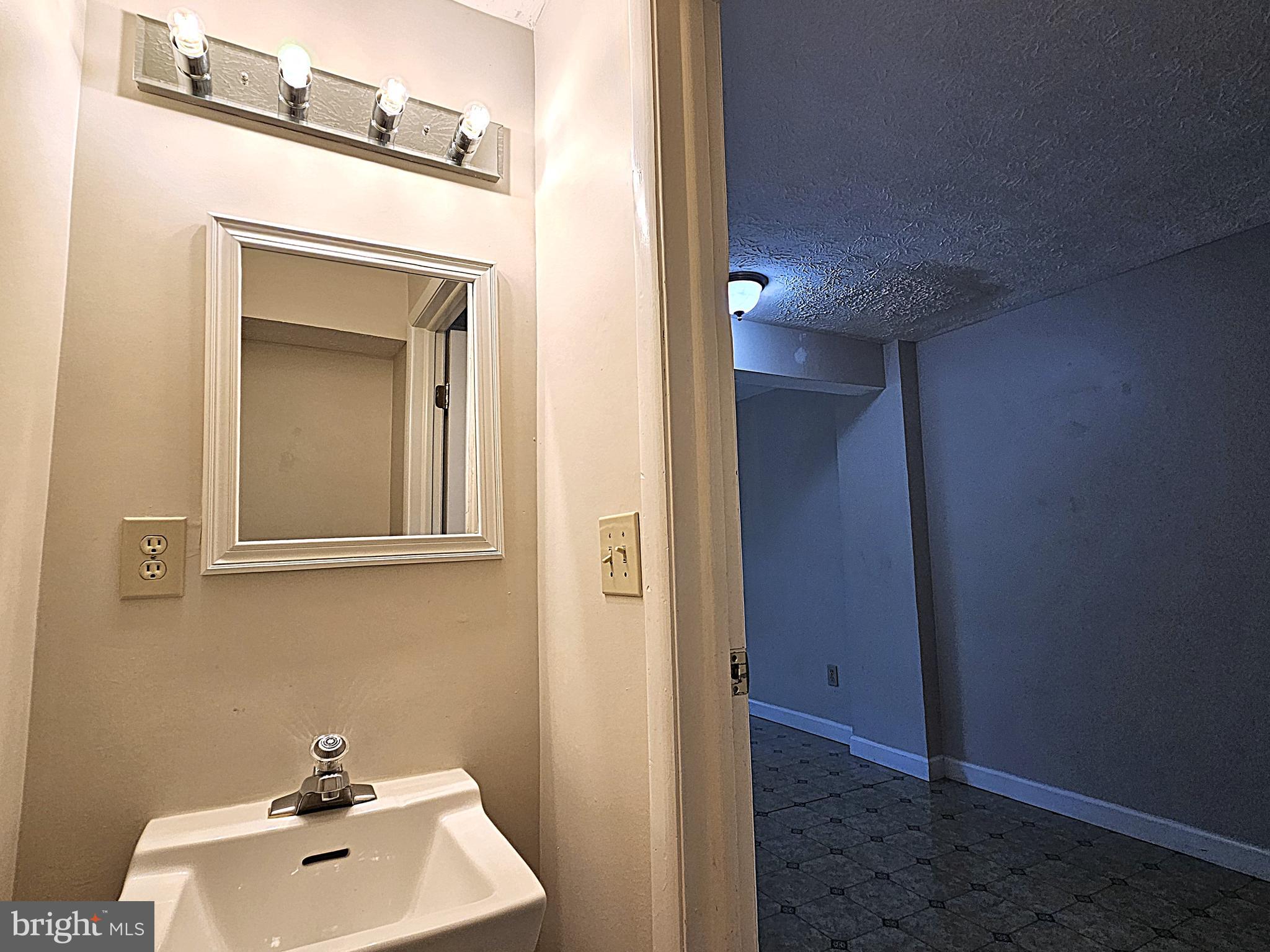 RESTON - Residential Lease