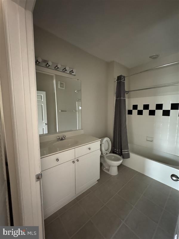 FAIRFAX RIDGE - Residential Lease