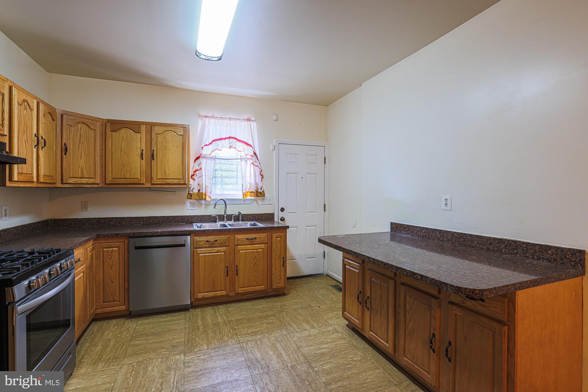 SANDTOWN-WINCHESTER - Residential Lease