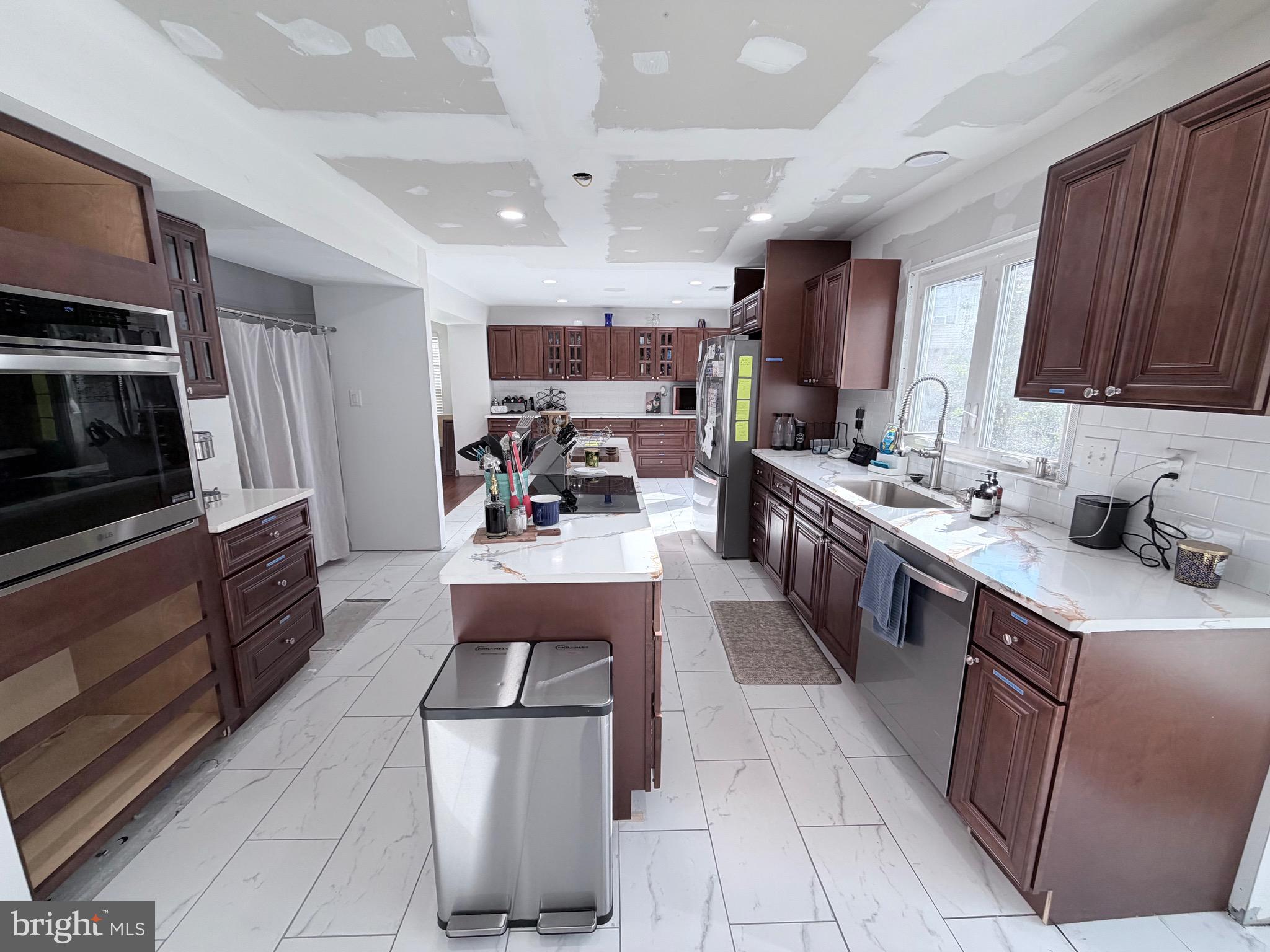 HAMPSHIRE - Residential Lease