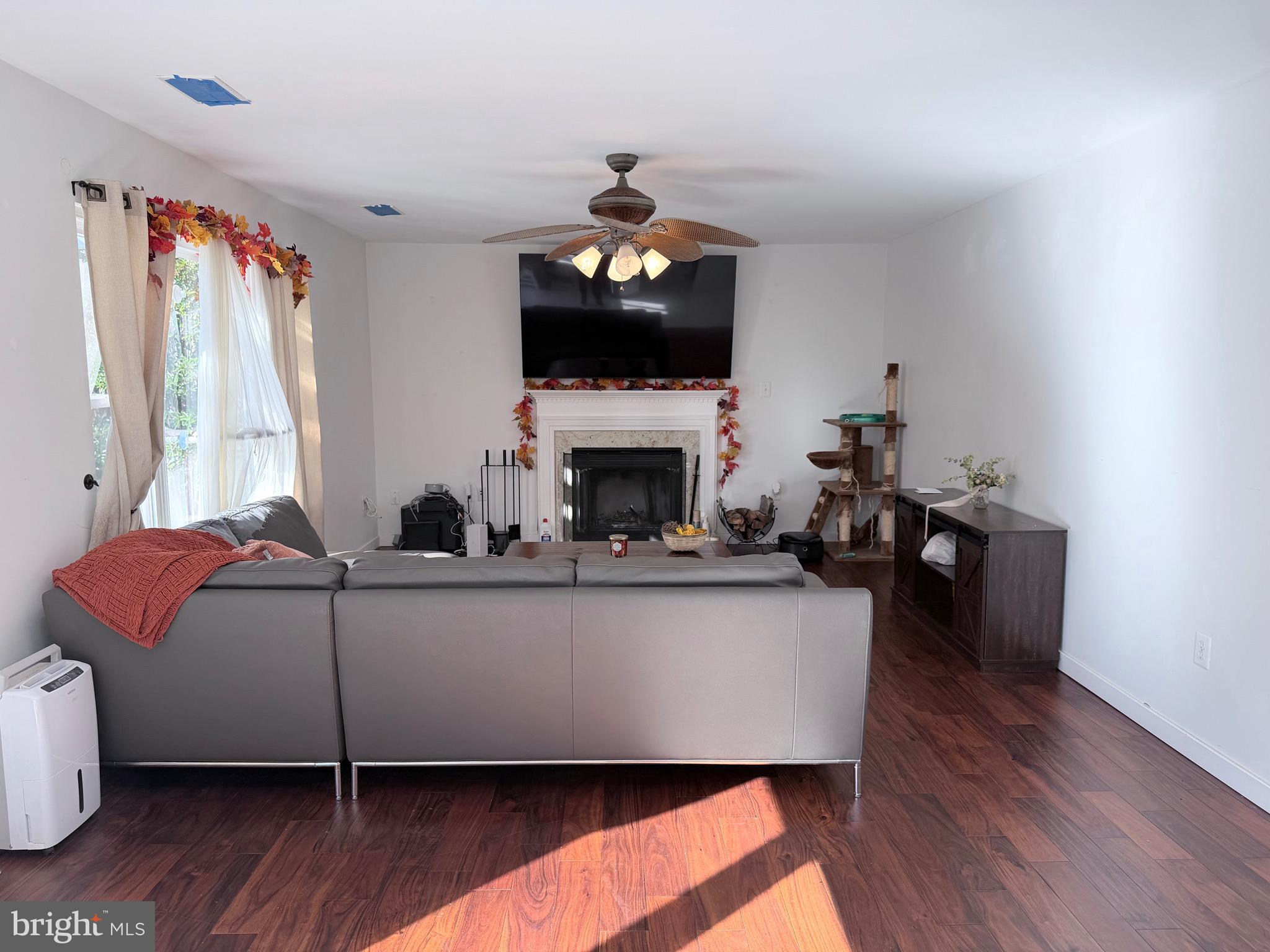 HAMPSHIRE - Residential Lease