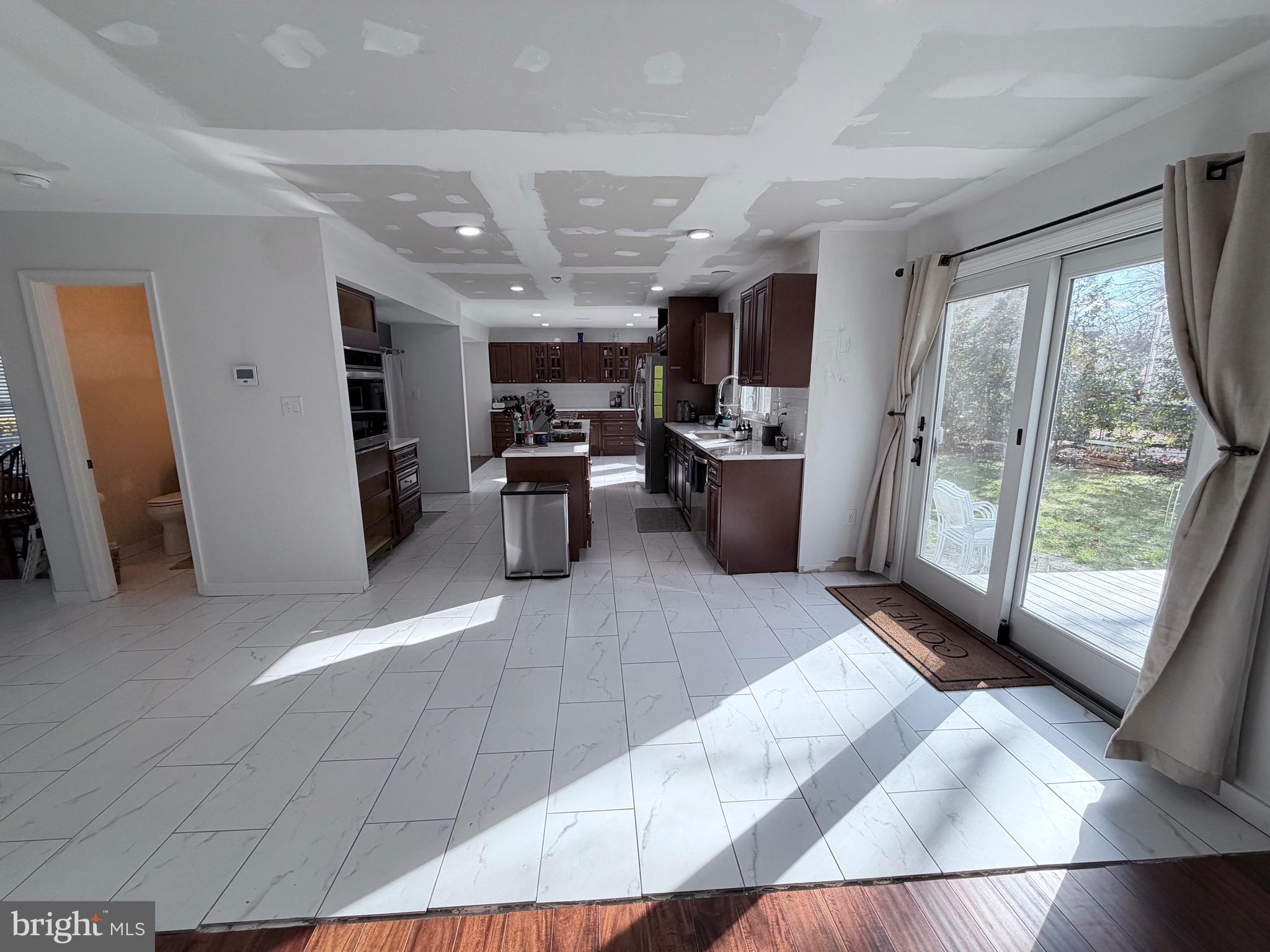 HAMPSHIRE - Residential Lease