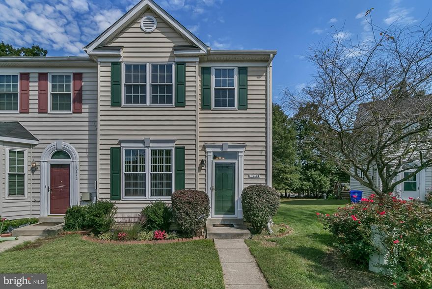 WELL MAINTAINED THREE LEVEL END UNIT TOWNHOME....This bright townhome welcomes you with hardwood floors which lead to the dining and kitchen area... Large deck overlooking fenced yard.. Upper level features 3 large bedrooms, master suite with vaulted ceilings and walk in closet.. Fresh carpet and paint throughout the home.. Finished lower level with bonus room which could be used as a fourth bedroom, full bathroom and laundry area. Pride of ownership shows :) Wont last long, schedule your showing today!!