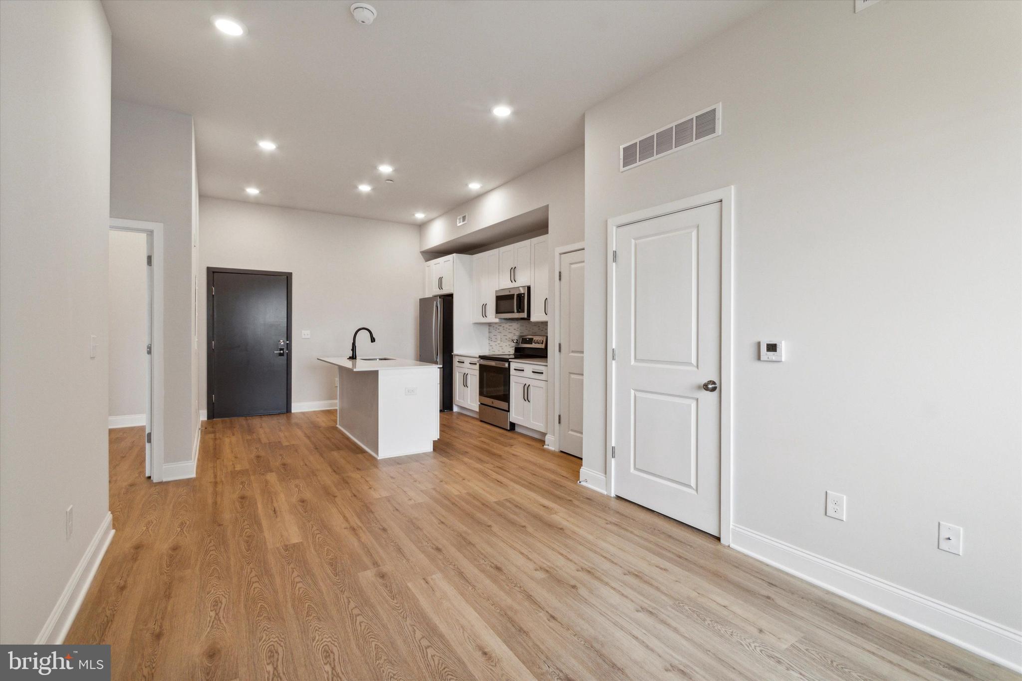 PORT RICHMOND - Residential Lease