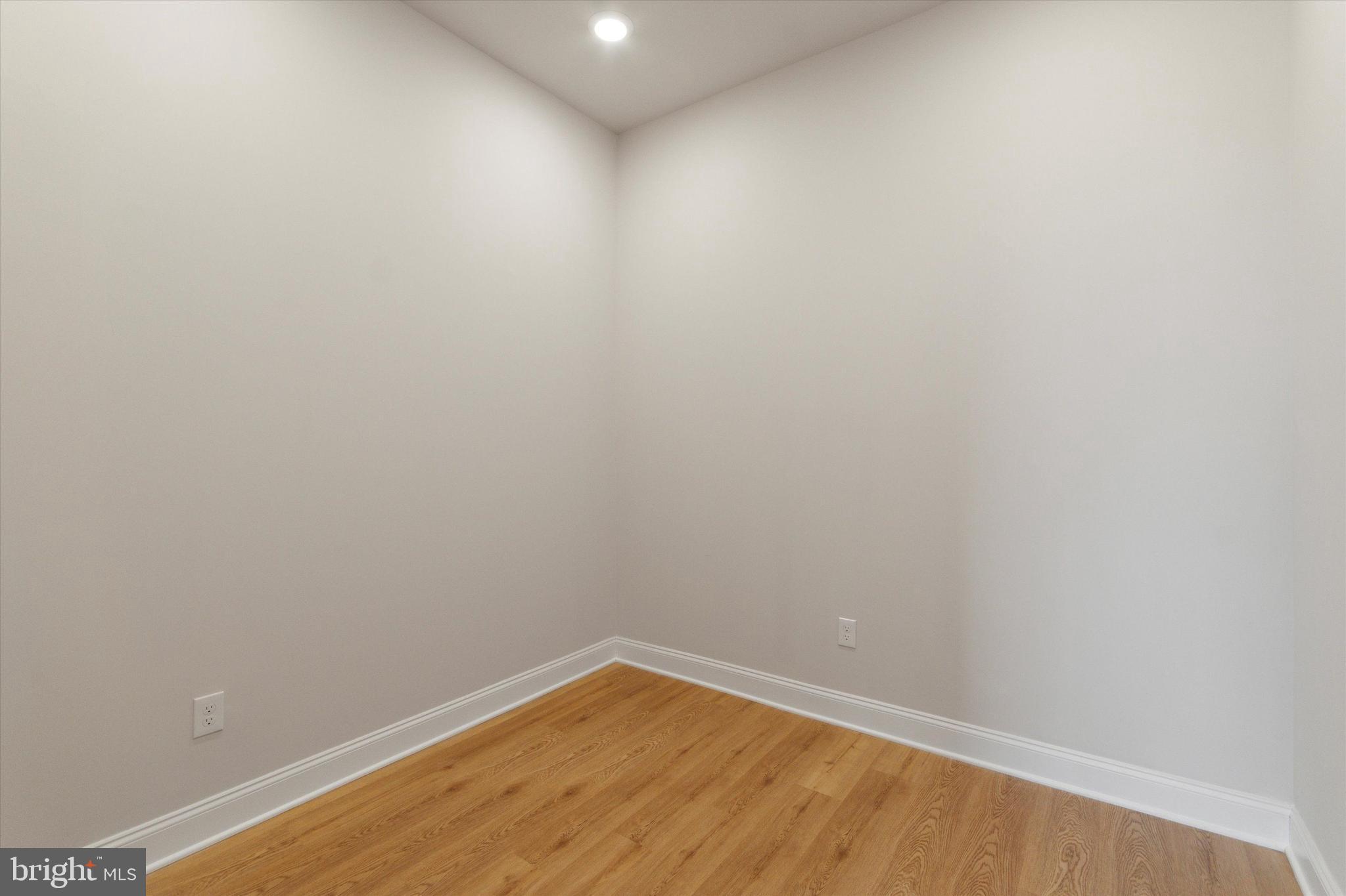 PORT RICHMOND - Residential Lease