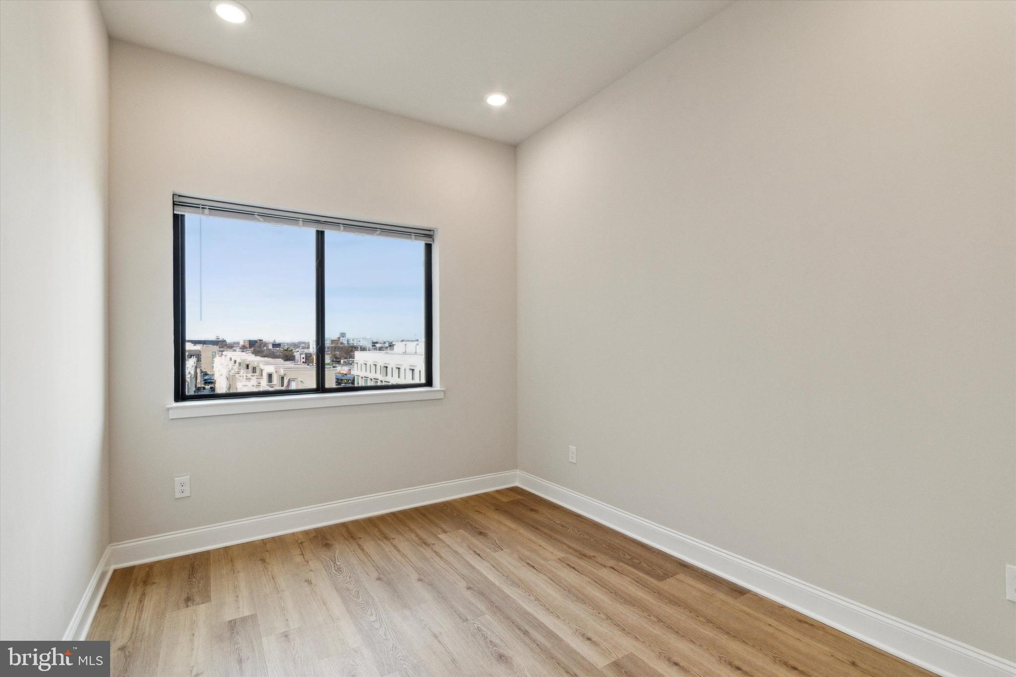 PORT RICHMOND - Residential Lease