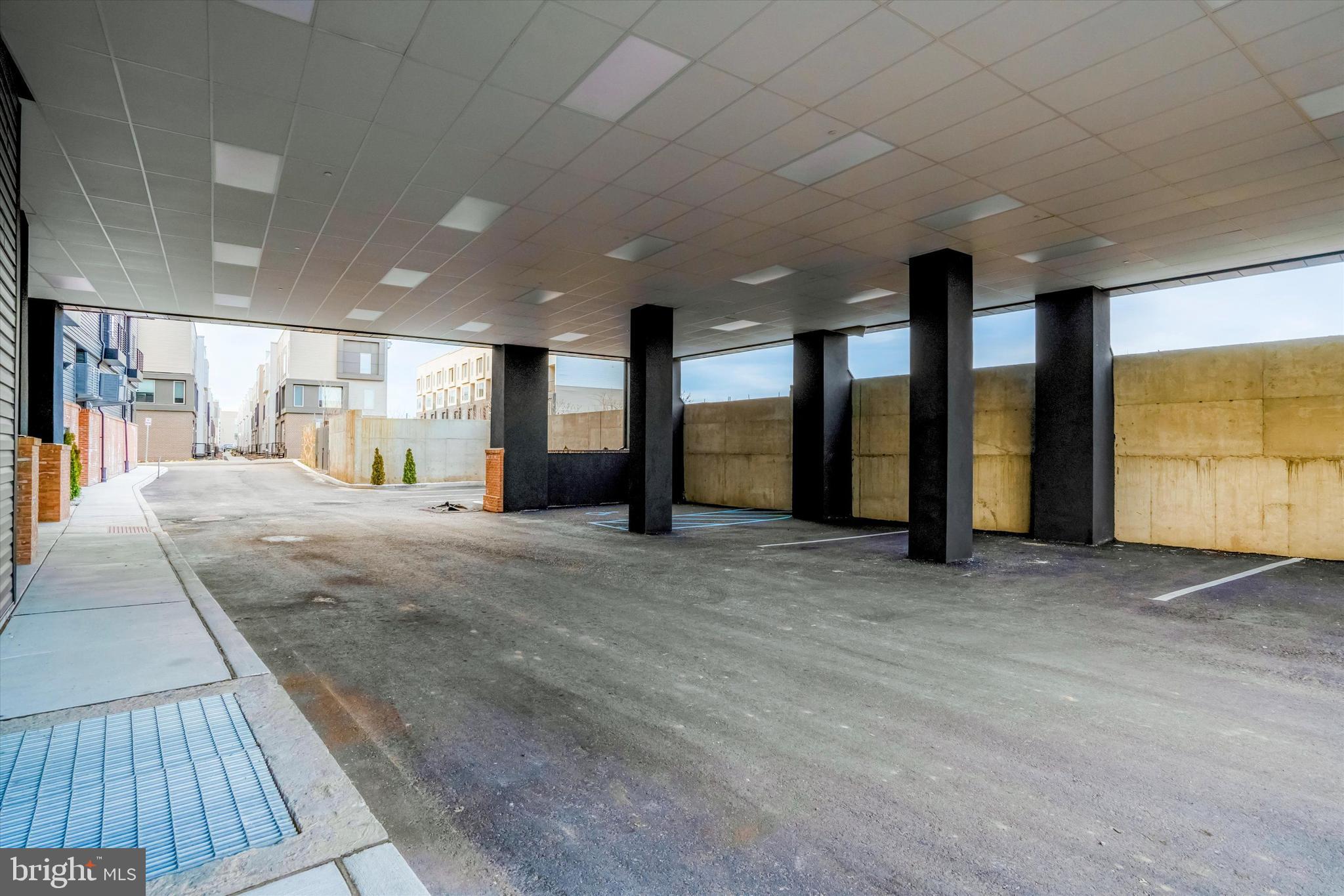 PORT RICHMOND - Residential Lease