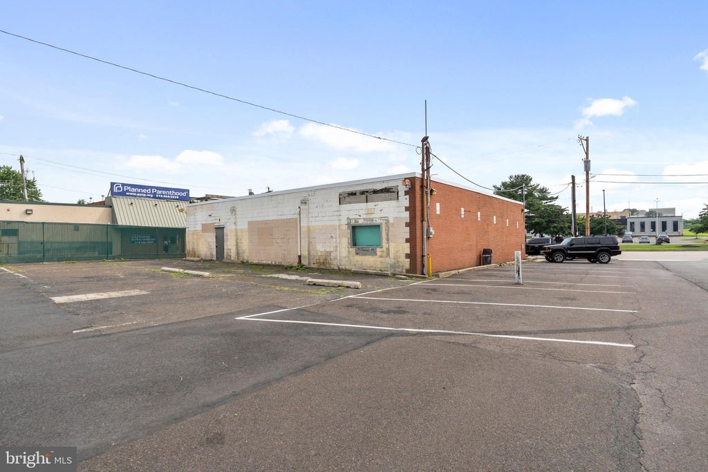 Photo of 2719 Comly Road, PHILADELPHIA, PA 19154 (MLS # PAPH2524570)