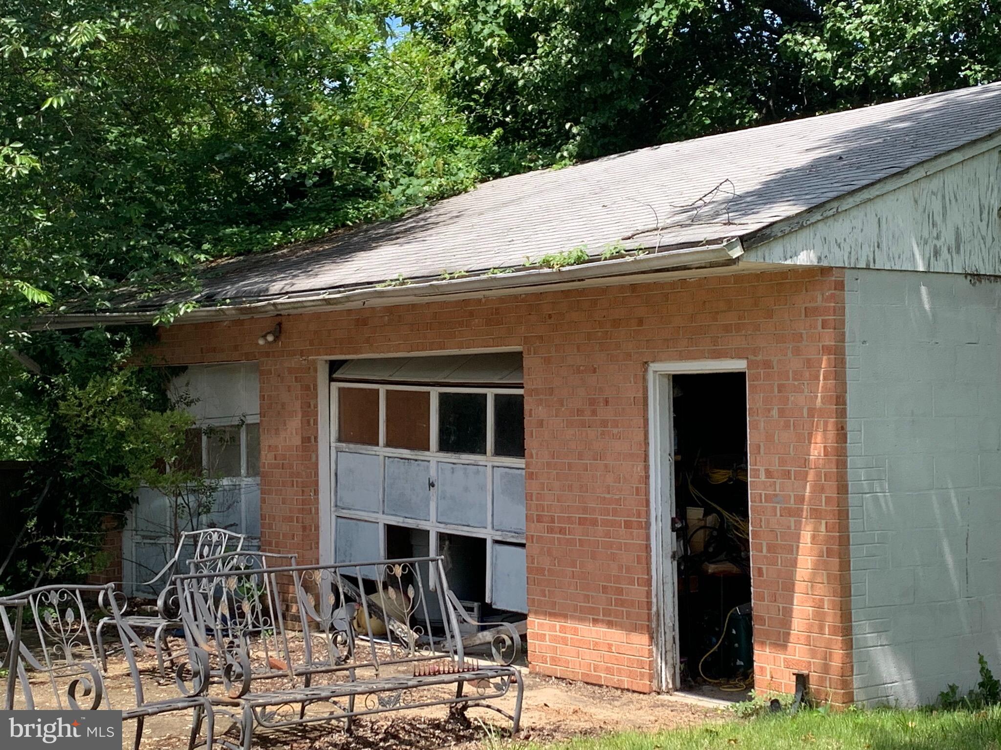 CLINTON - Residential