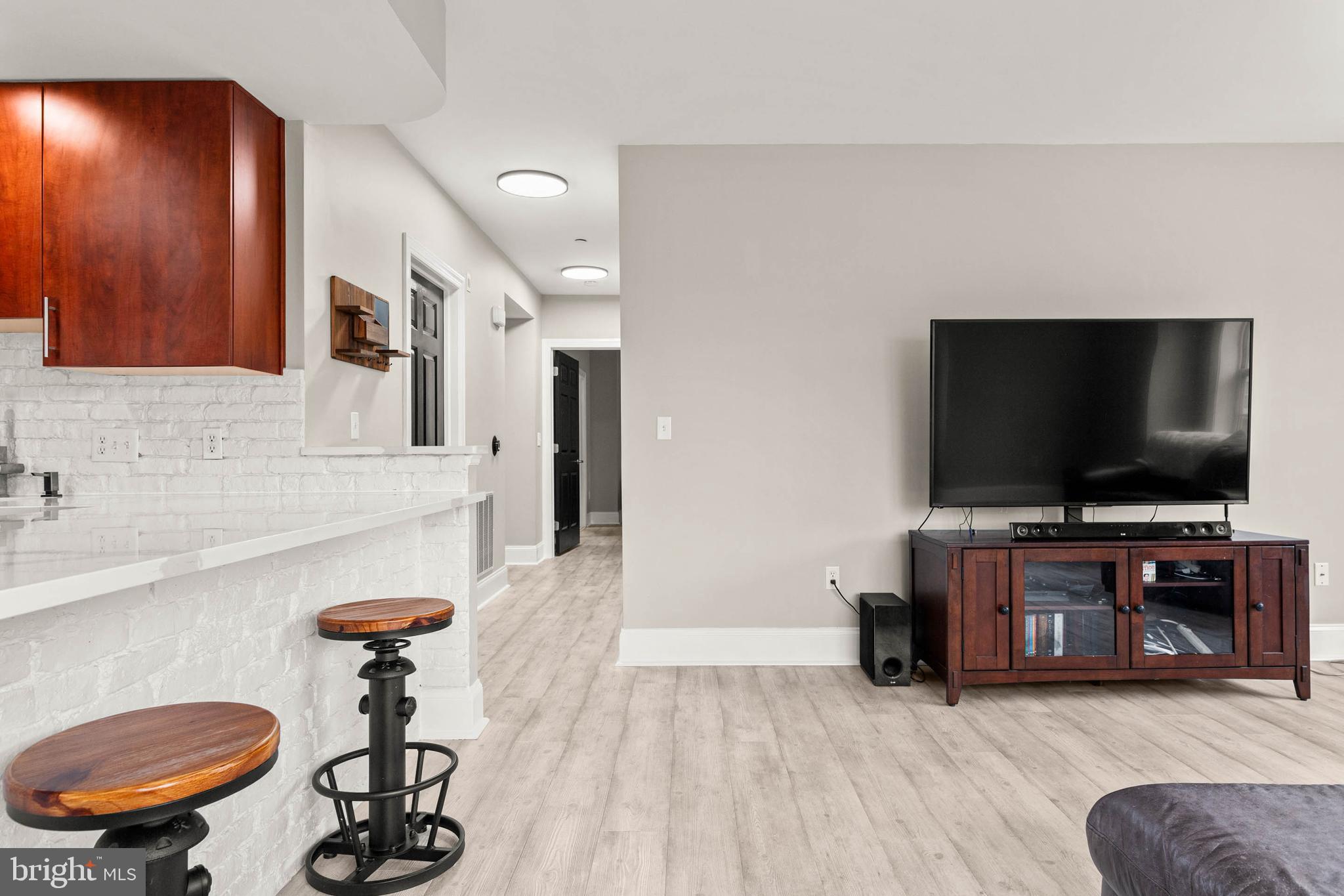 HILLVIEW CONDOS - Residential