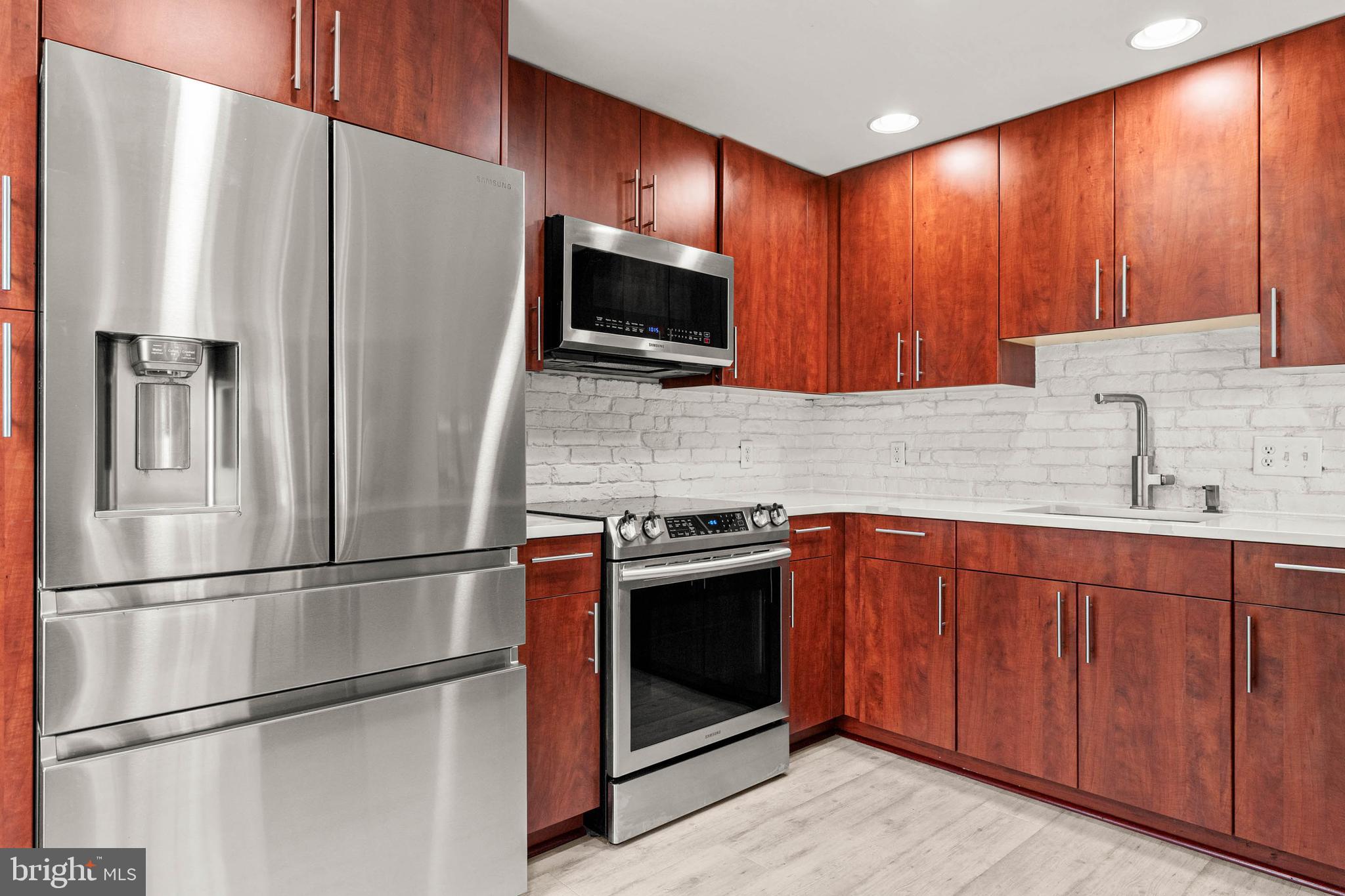 HILLVIEW CONDOS - Residential