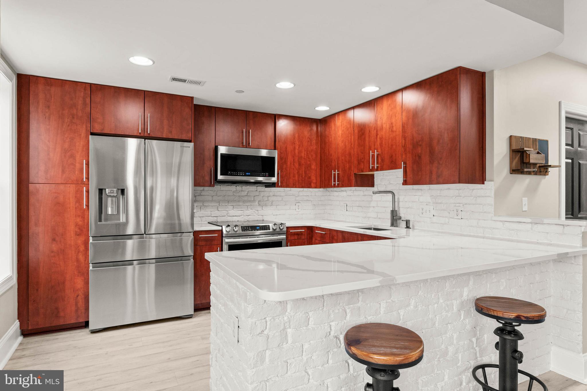 HILLVIEW CONDOS - Residential