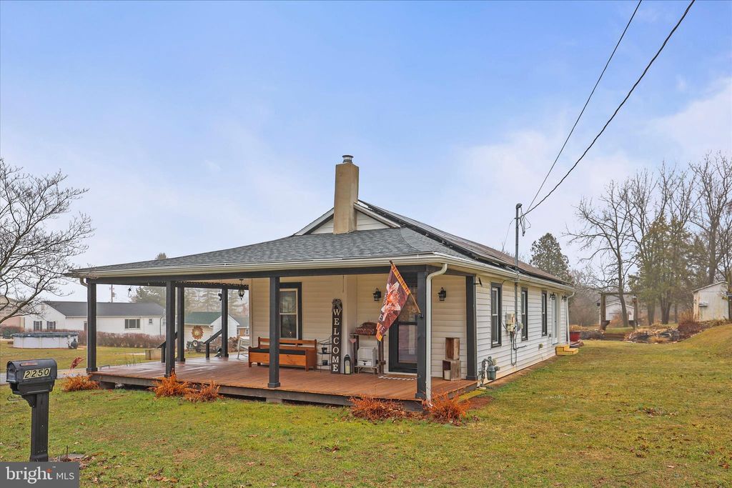 Photo of 2250 Marion St, YORK, PA 17408 (MLS # PAYK2098972)